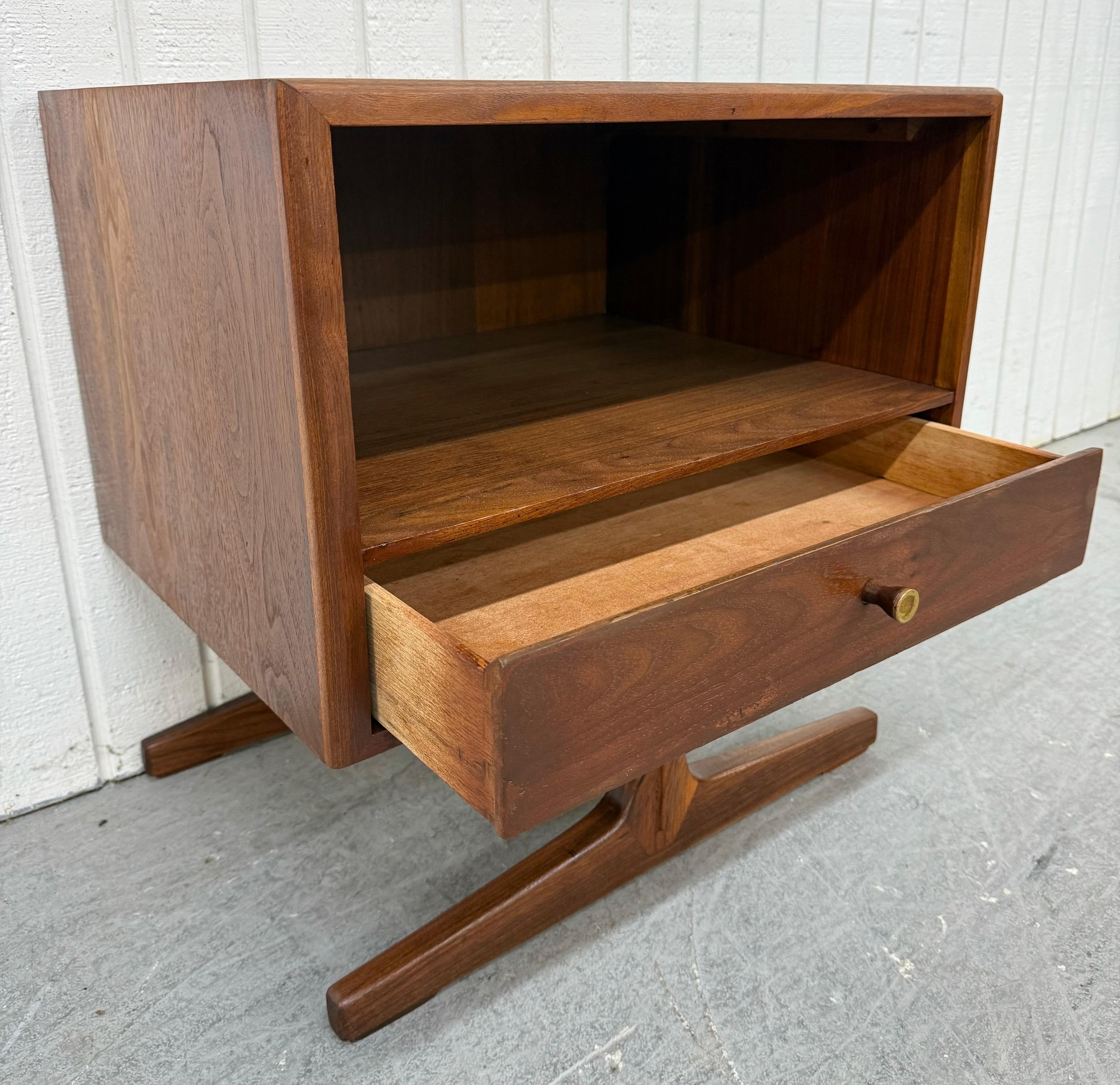 Mid-Century Modern Drexel “Apart Mates” Walnut Nightstands - Set of 2 1