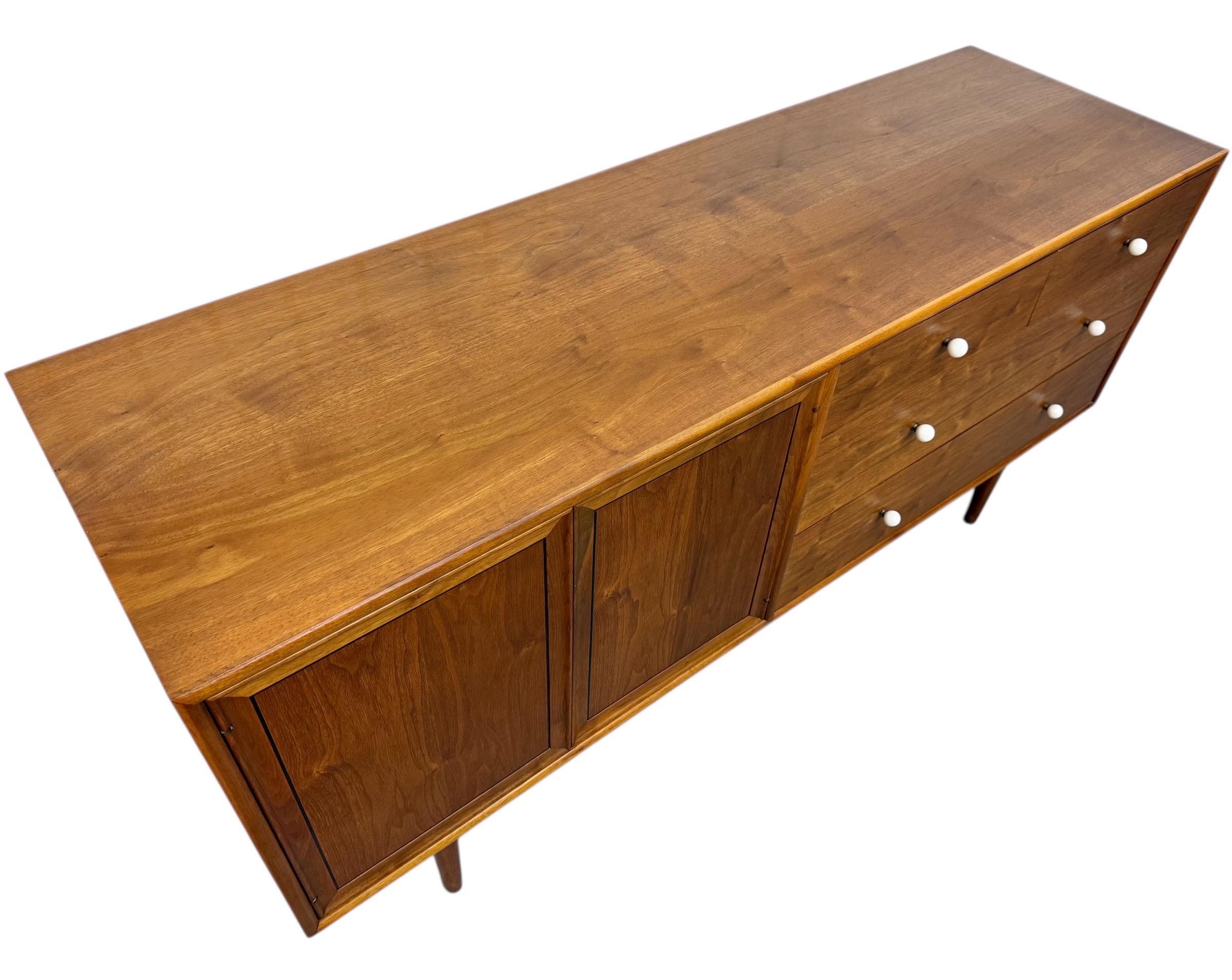 Mid-Century Modern Drexel Declaration 10-Drawer Walnut Dresser In Good Condition For Sale In Clarksboro, NJ