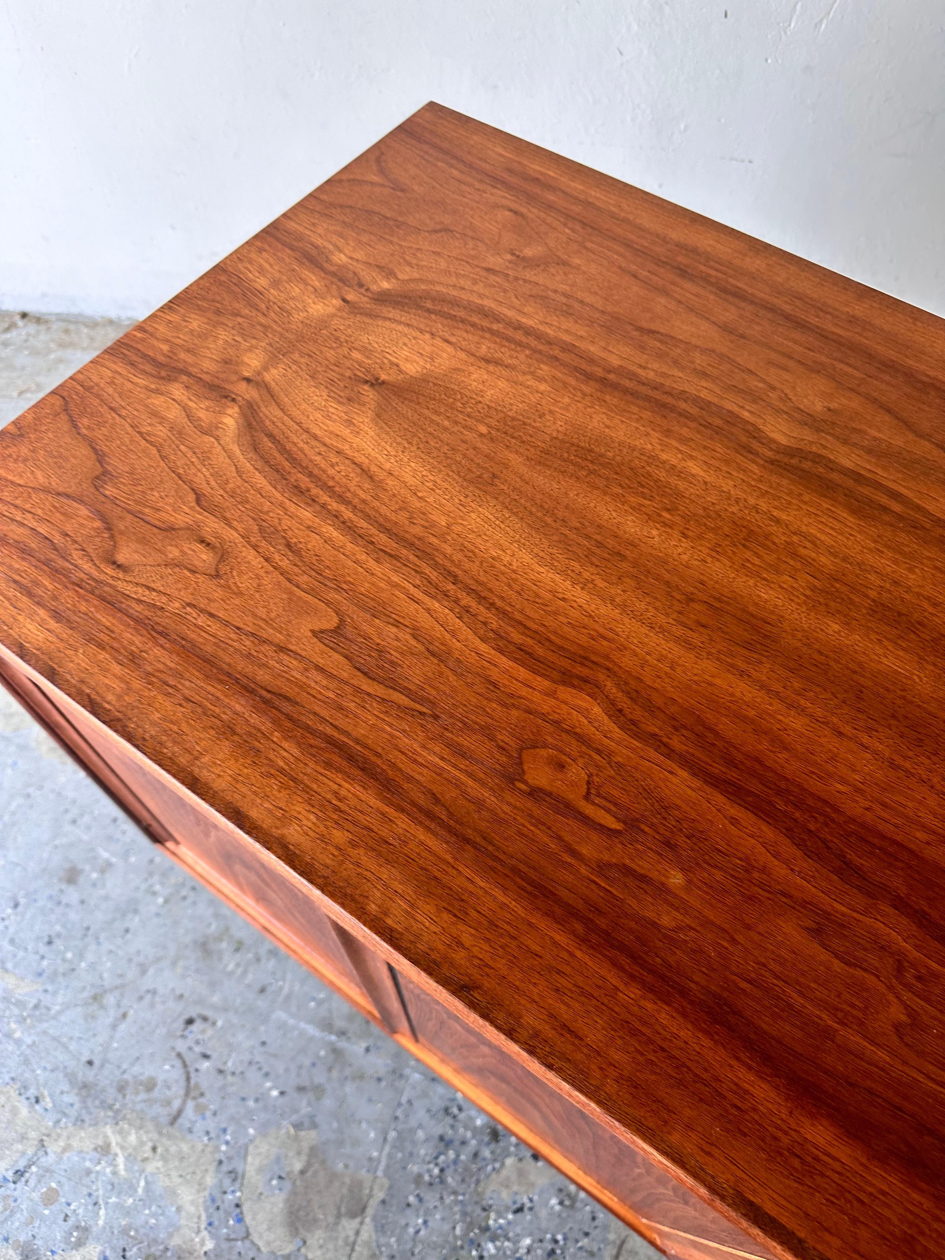 Crédence / Buffet de déclaration Drexel mi-siècle moderne en vente 5