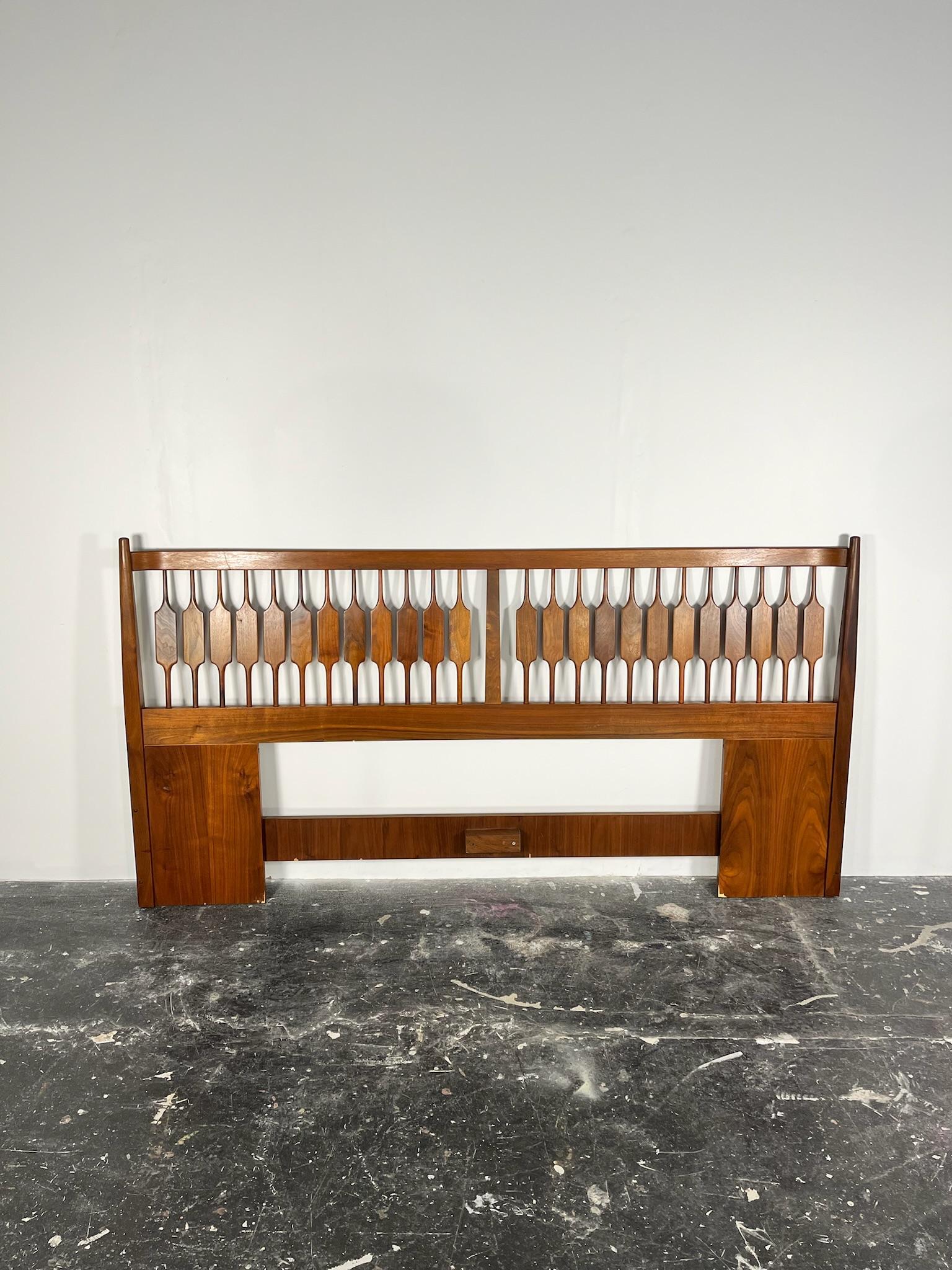 This is such an iconic and  gorgeous king size walnut headboard by Kipp Stewart for the Drexel Declaration series. The finely turned spindle motif combines American motifs and the clean simplicity of American Mid-Century Modernism. We love