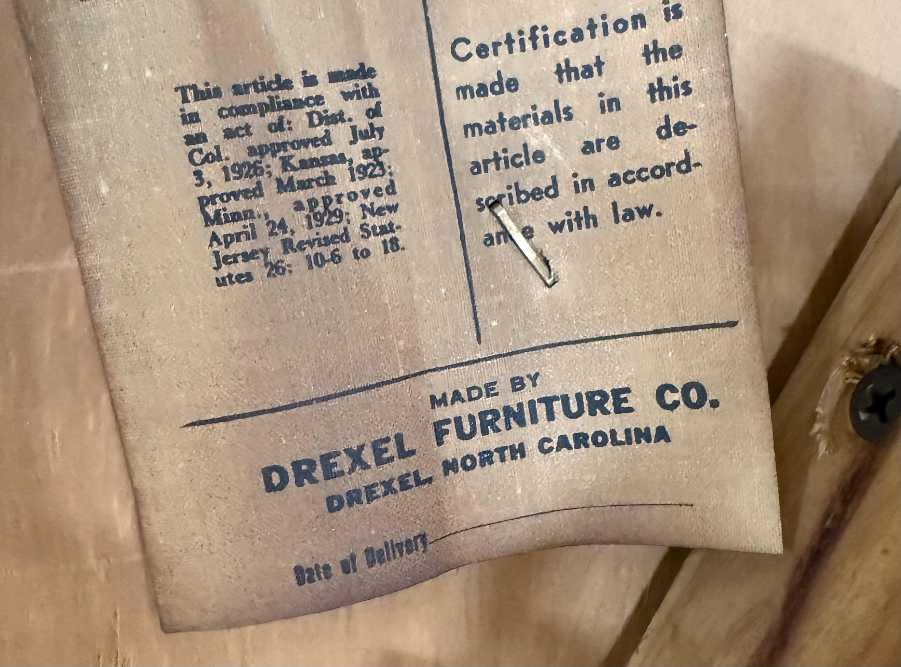 Sedie da pranzo in noce Drexel Declaration - Set di 5 pezzi in vendita 3