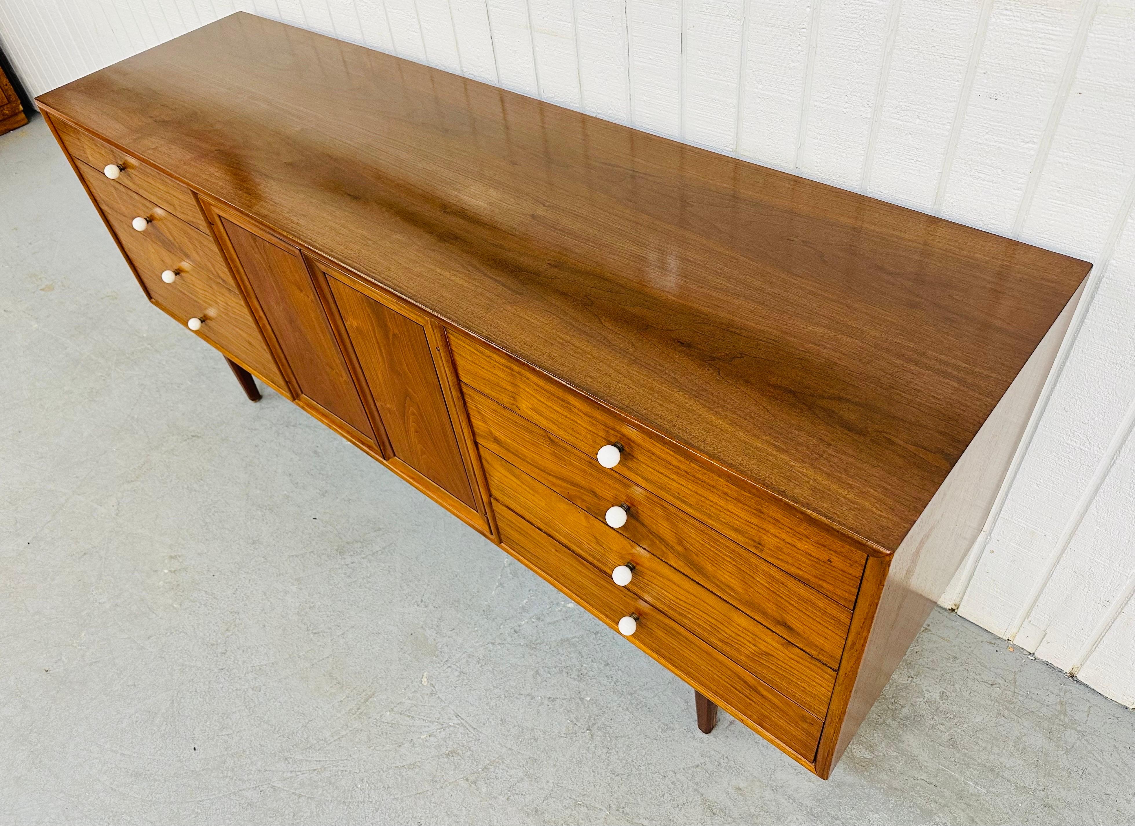 Mid-Century Modern Drexel Declaration Walnut Dresser In Good Condition In Clarksboro, NJ