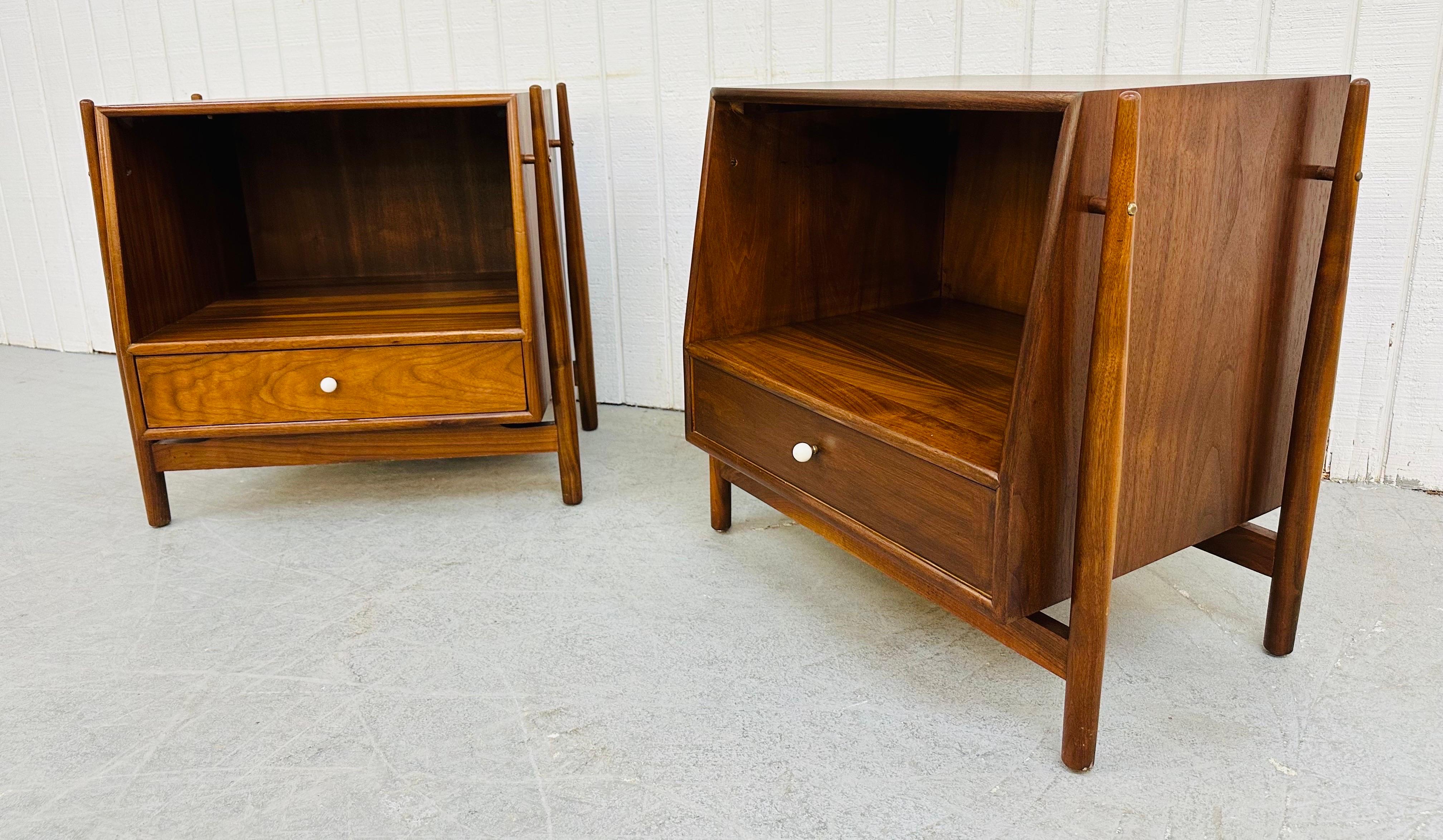 This listing is for a pair of Mid-Century Modern Drexel Declaration Walnut Nightstands. Featuring a floating cube design, free formed legs, open space for storage, a single drawer with original white knob, and a beautiful walnut finish. This is an