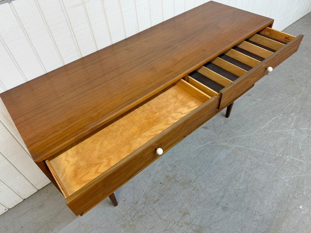 Credenza in legno di noce con dichiarazione di Drexel, metà del secolo scorso in vendita 1