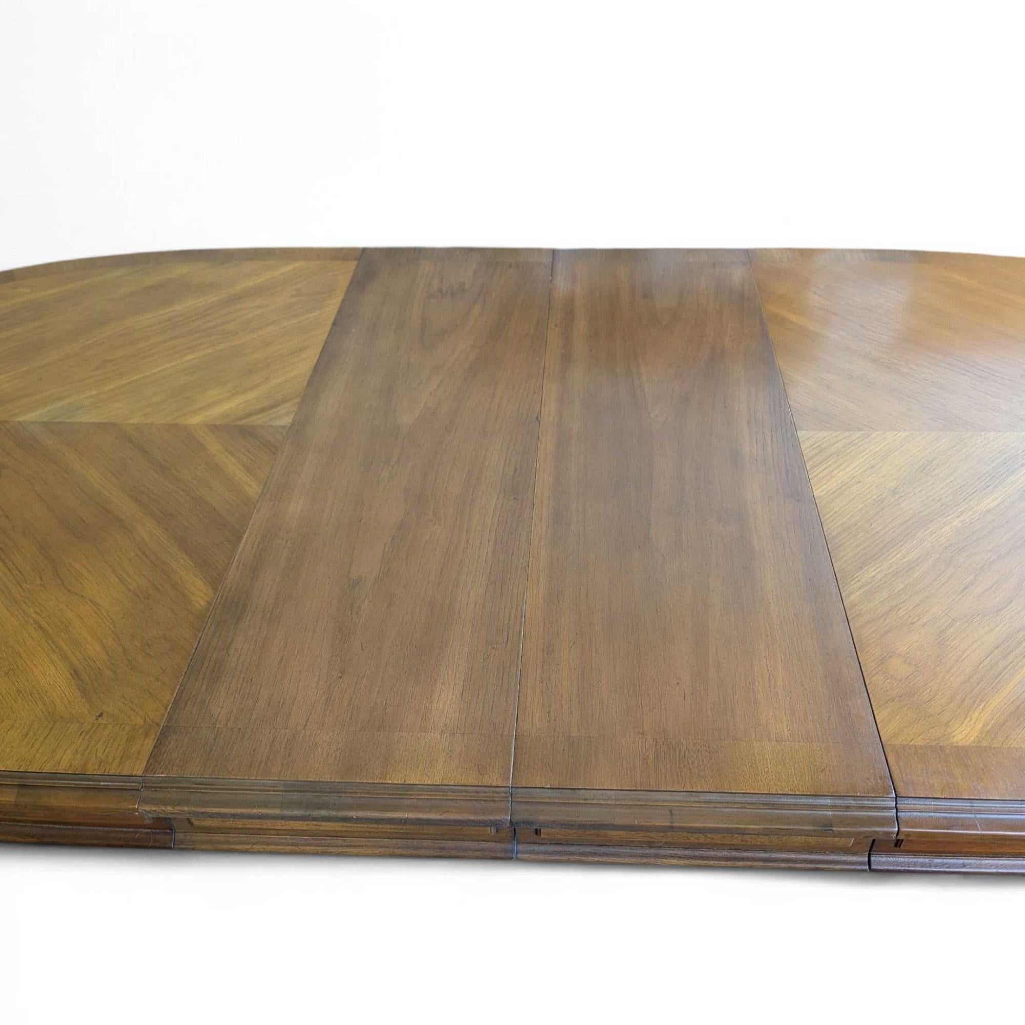 Mid-Century Modern Drexel Esperanto Walnut Oval Extension Dining Table in vendita 8