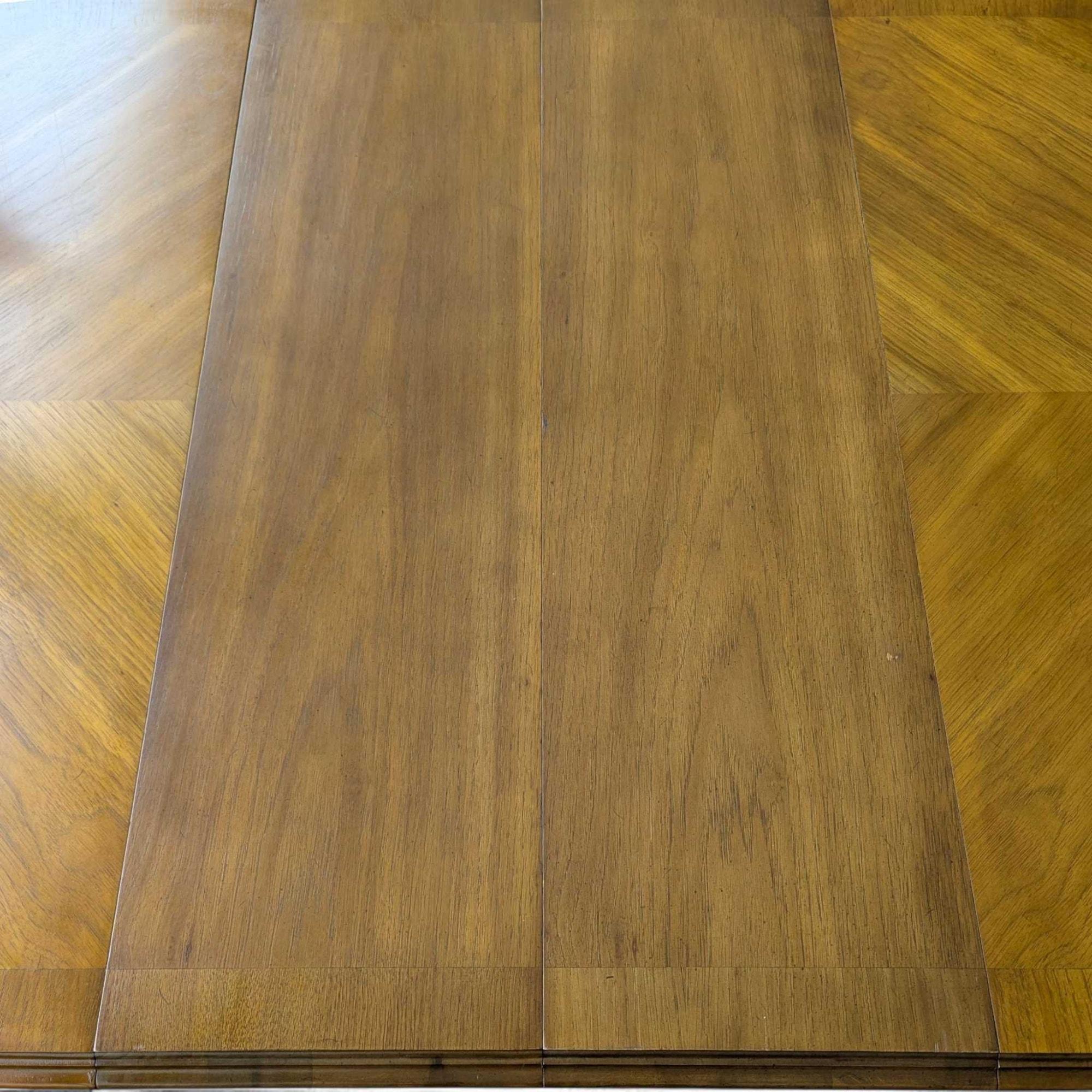 Mid-Century Modern Drexel Esperanto Walnut Oval Extension Dining Table In condizioni buone in vendita a Rancho Cucamonga, CA
