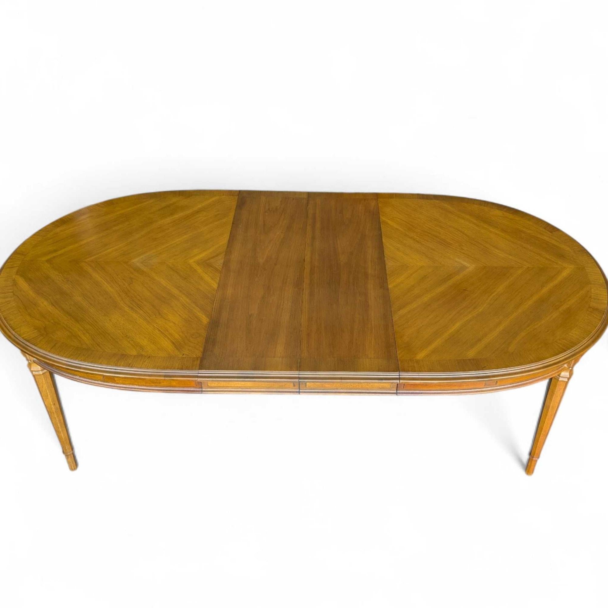 Legno Mid-Century Modern Drexel Esperanto Walnut Oval Extension Dining Table in vendita
