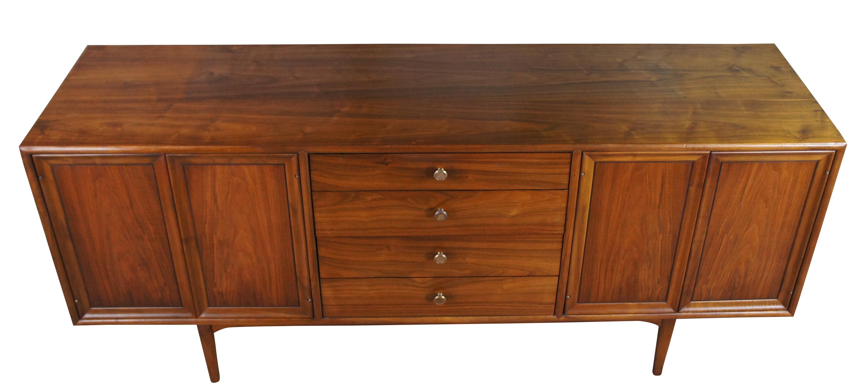 Iconic Mid-Century Modern Drexel Declaration buffet or credenza by Kipp Stewart and Stewart McDougall, circa 1955. A rectangular form made from walnut with four central dovetailed drawers flanked by outer cabinets with illuminated interior. M