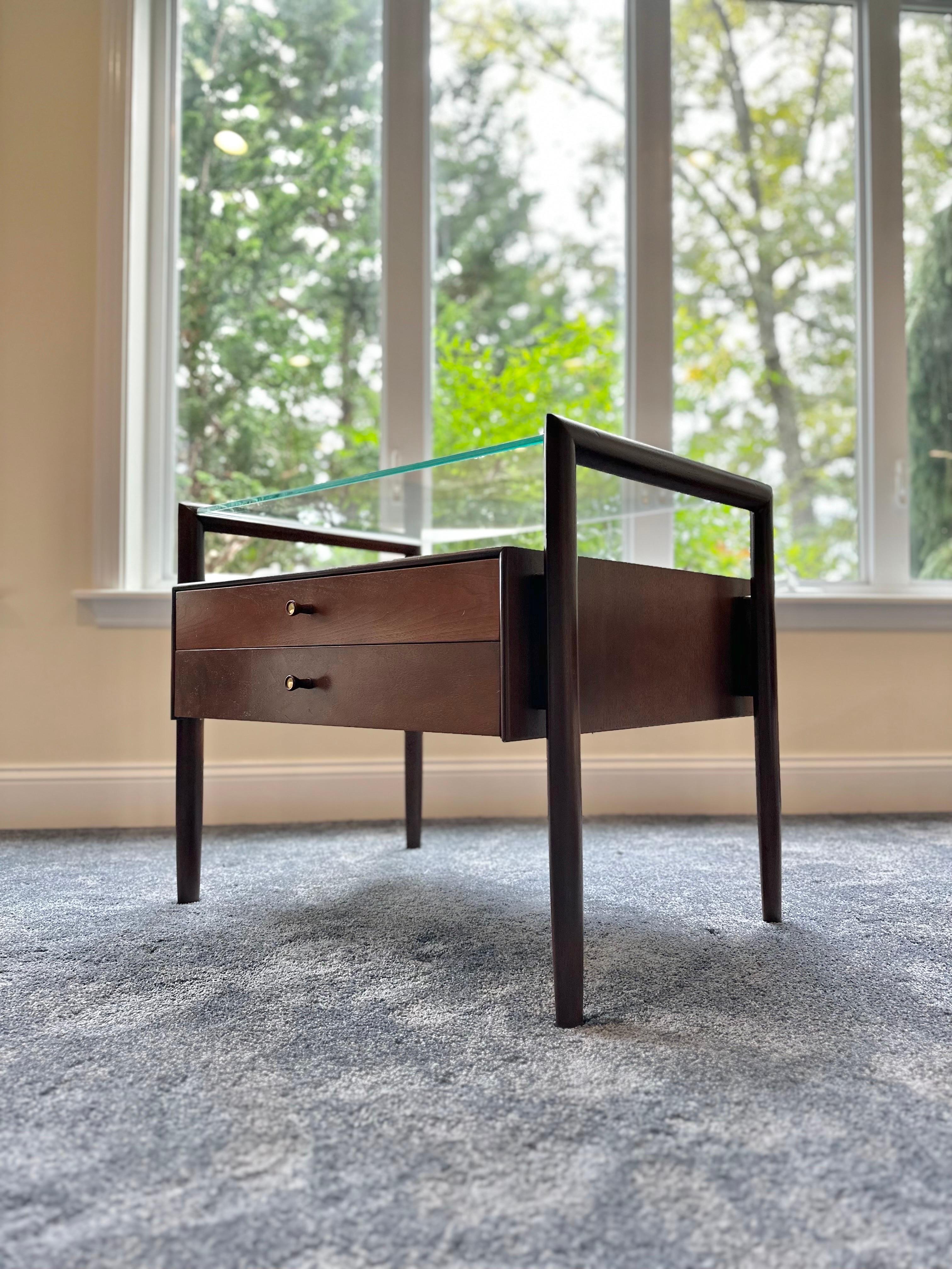 American Mid-Century Modern Drexel Parallel Nightstands For Sale