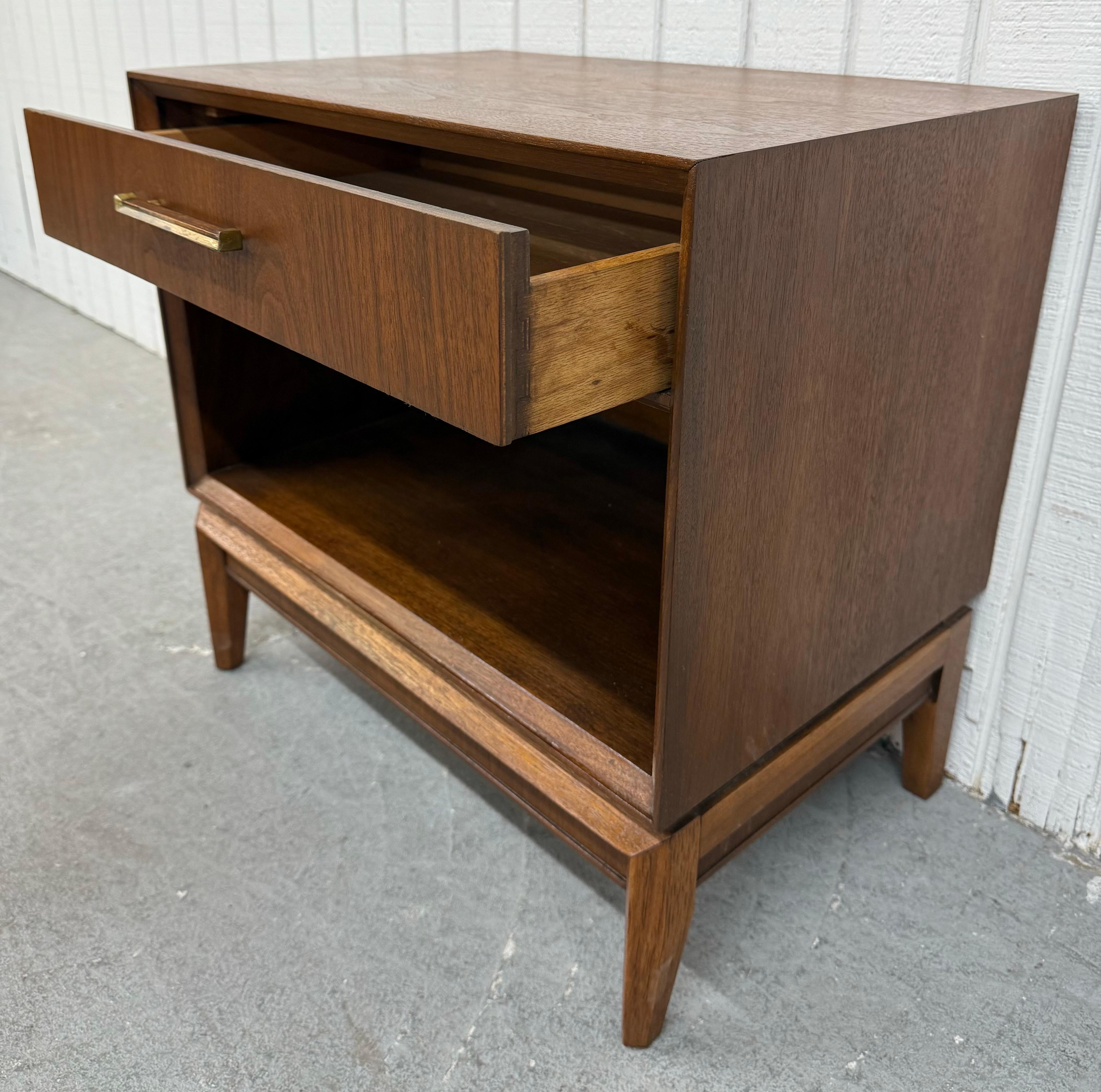 Mid-Century Modern Drexel Pinnacle Walnut Nightstands - Set of 2 2