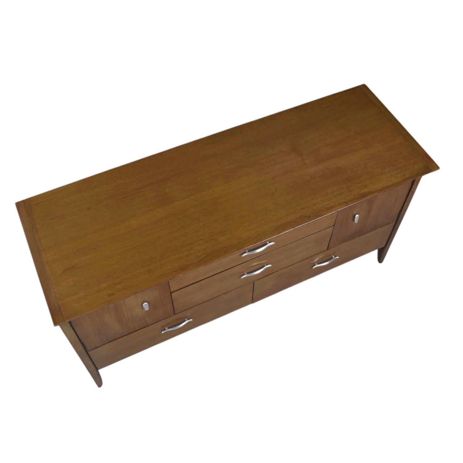 Mid-Century Modern Drexel Profile K37 Buffet von John Van Koert, Mid-Century Modern im Zustand „Gut“ im Angebot in Chattanooga, TN