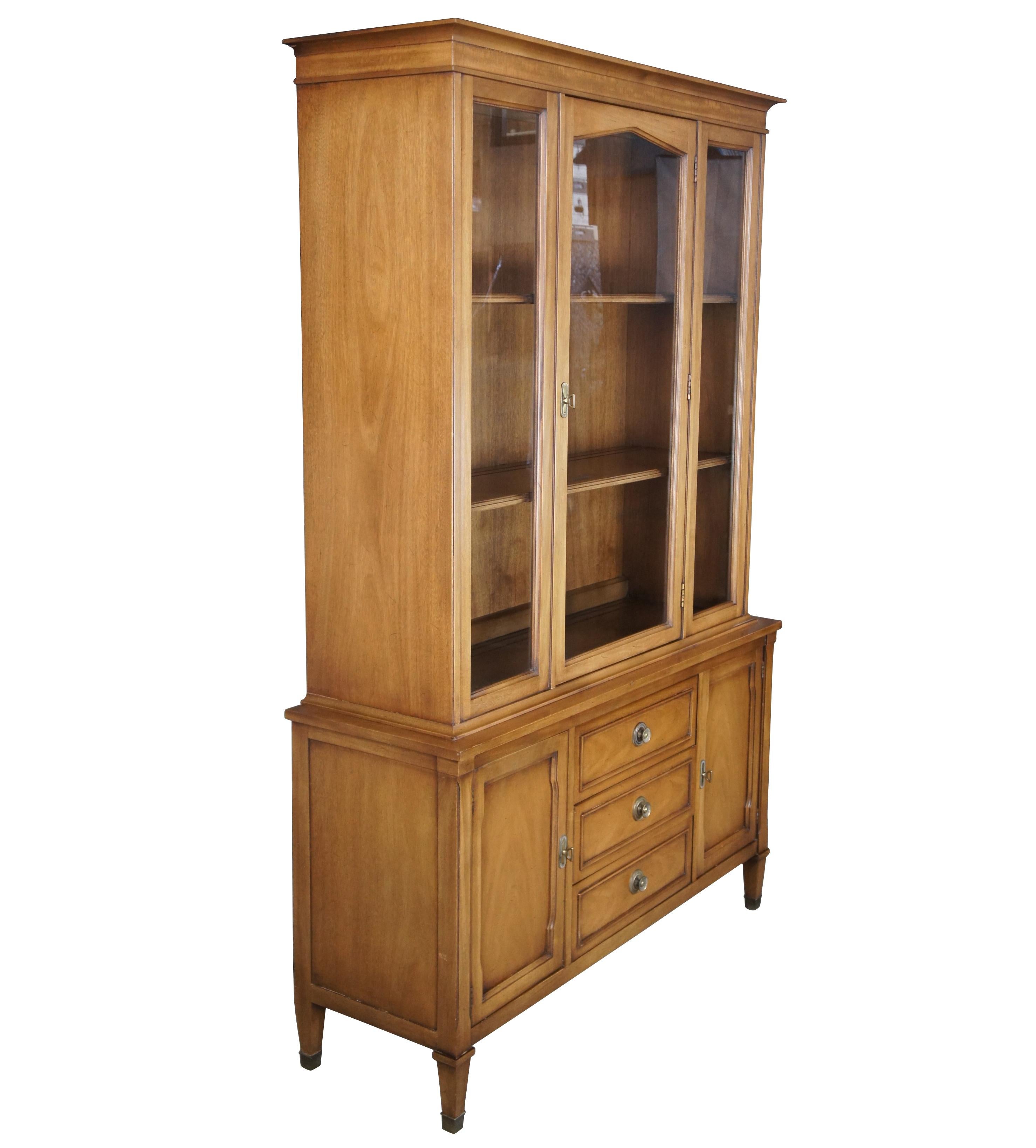 Vintage Drexel triune china cabinet. Made of mahogany featuring upper curio with two shelves and plate grooves, and a lower cupboard with two doors and three drawers. circa 1967. 555-420-2.
