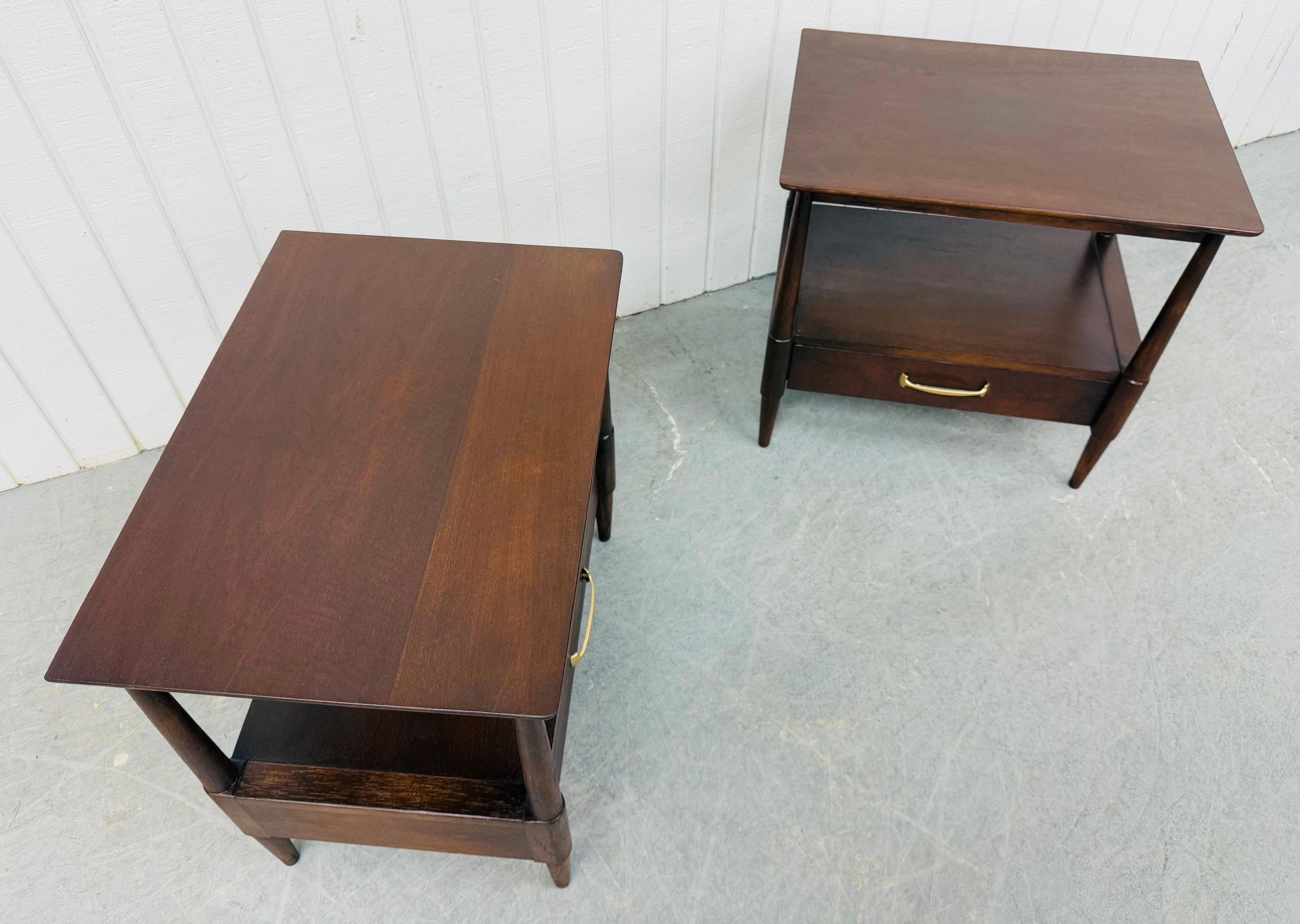 Mid-Century Modern Drexel Walnut Nightstands - Set of 2 In Good Condition For Sale In Clarksboro, NJ