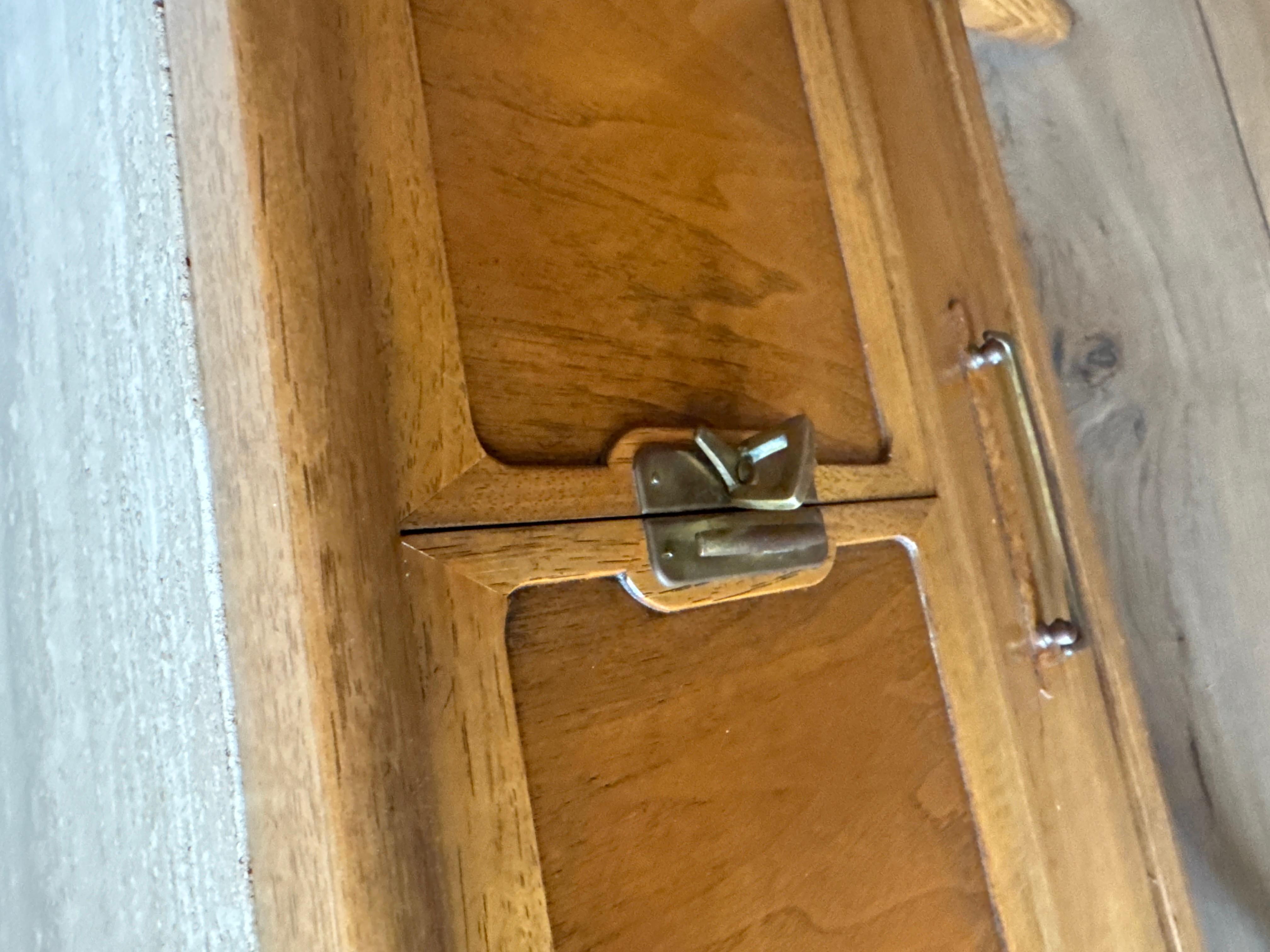 Mid-Century Modern Drexel Walnut Nightstands With Travertine Tops In Good Condition In Elkton, MD