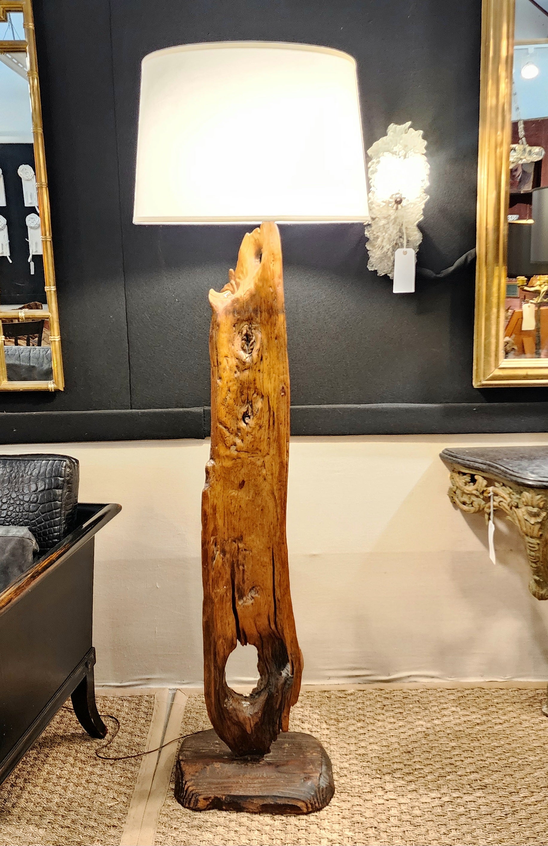 Lámpara de pie Mid Century Modern Driftwood Moderno de mediados de siglo en venta
