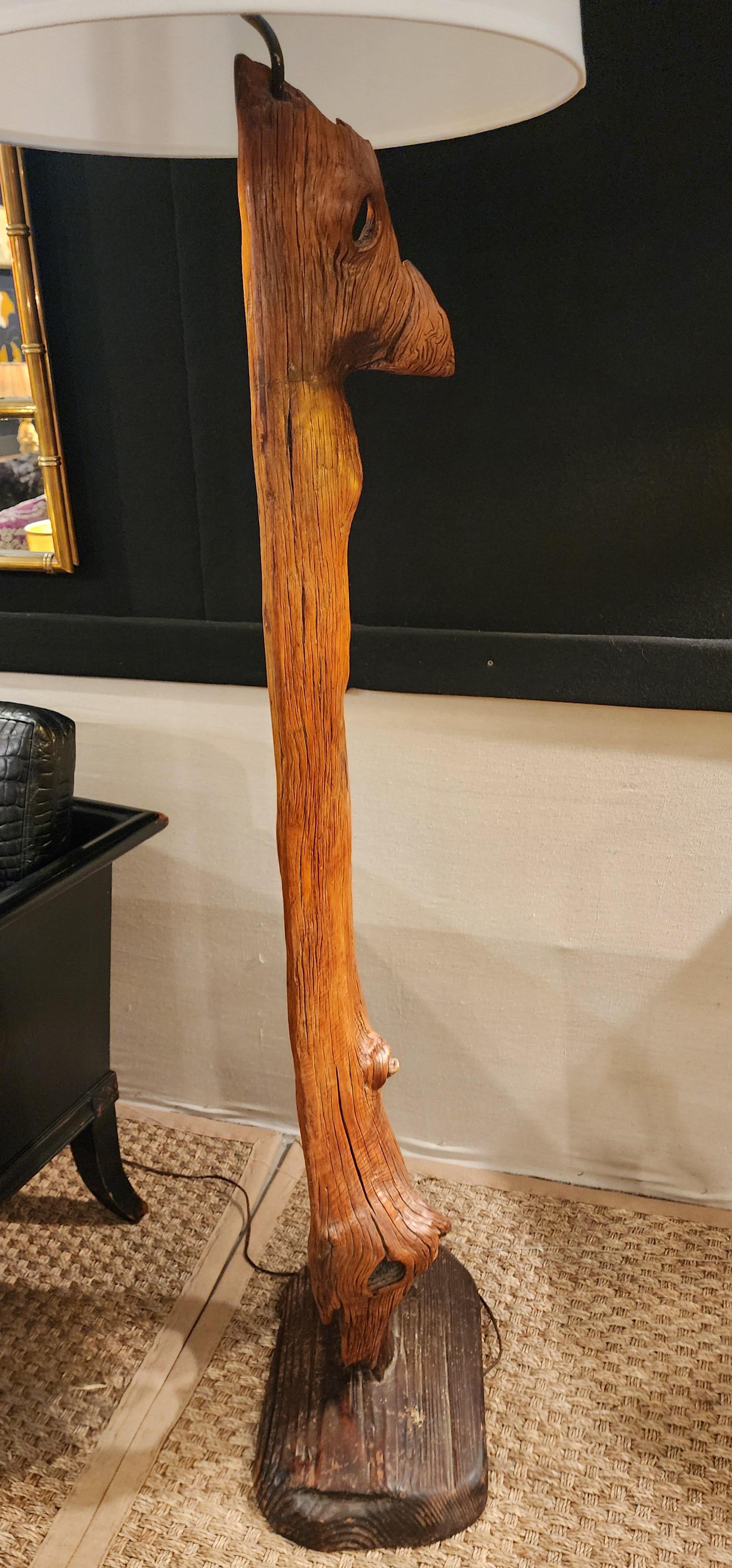 Lámpara de pie Mid Century Modern Driftwood Estadounidense en venta