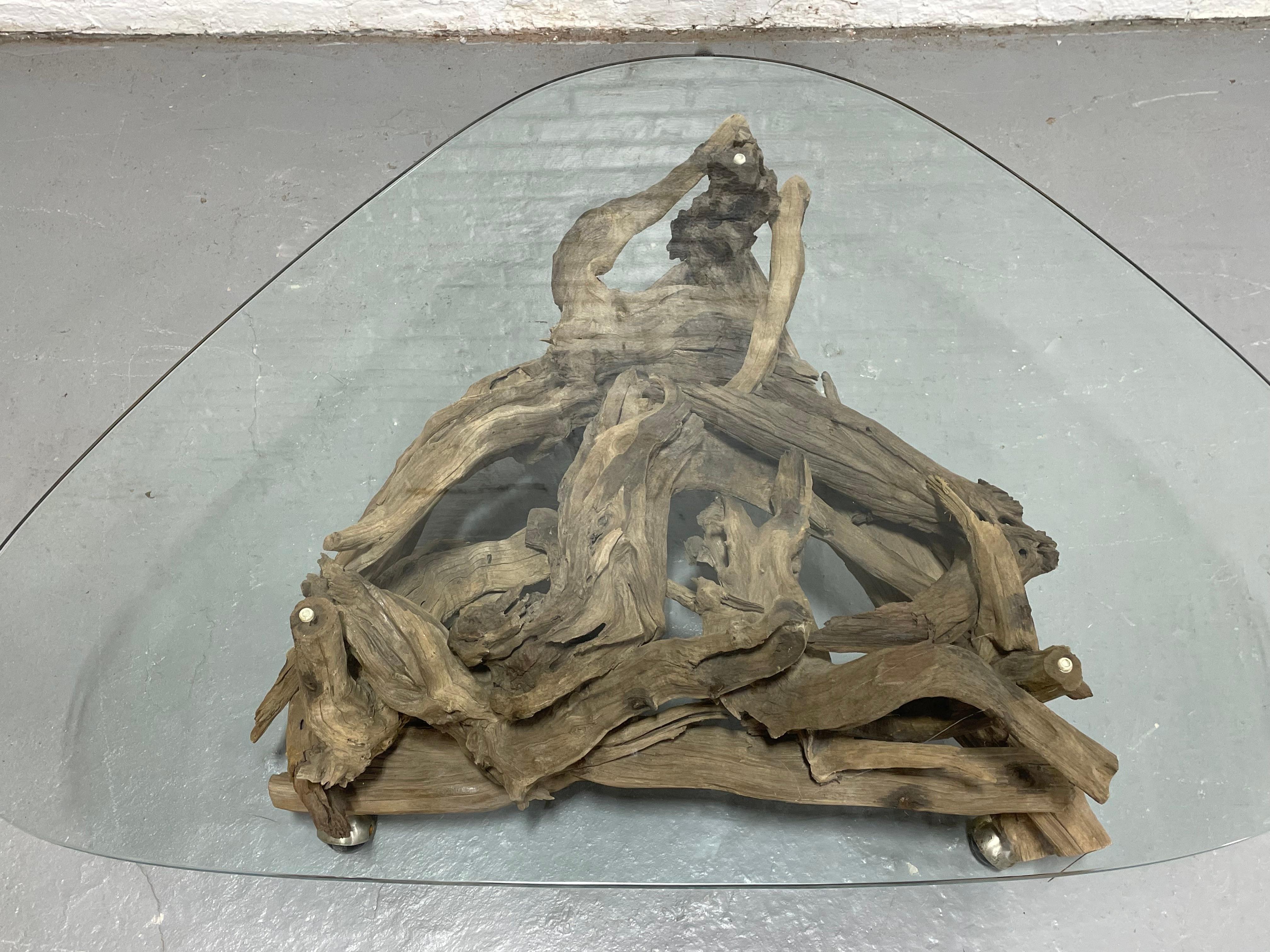 TAVOLO DA CAFFE' IN LEGNO DERIVATO E VETRO, metà del secolo scorso, anni '70. in vendita 3