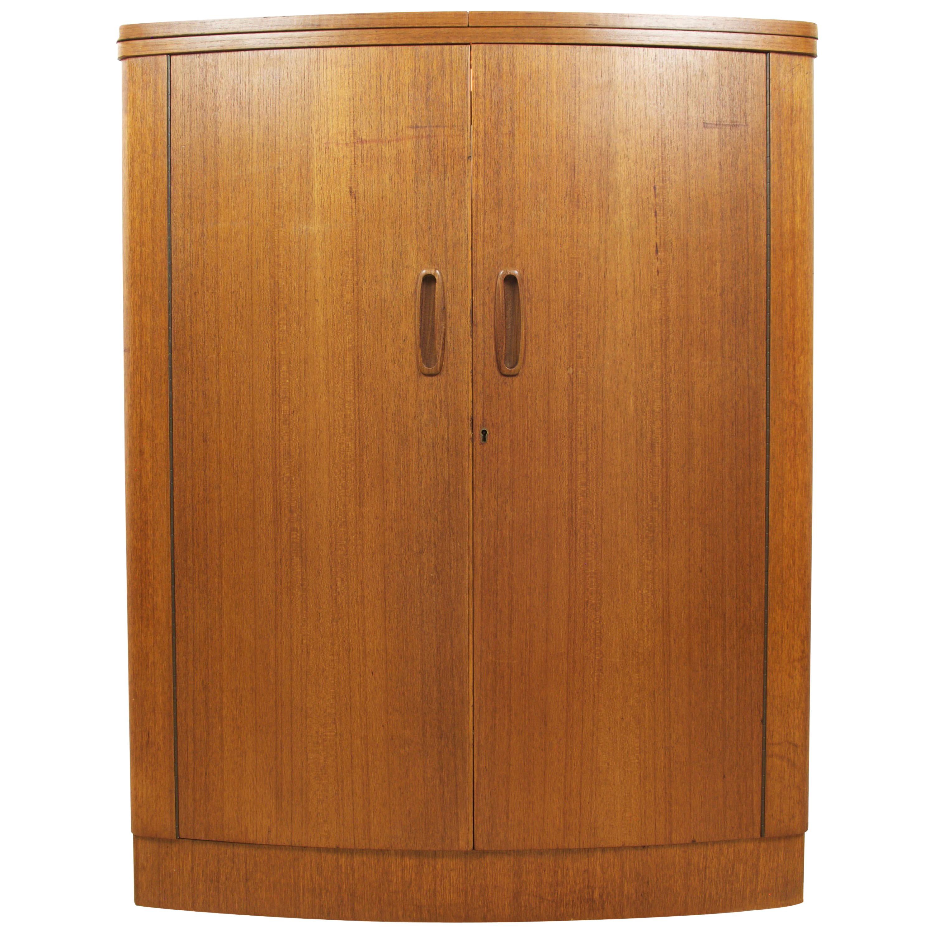 Mid-Century Modern Drinks Cabinet Cocktail Bar by Turnidge, English, circa 1955