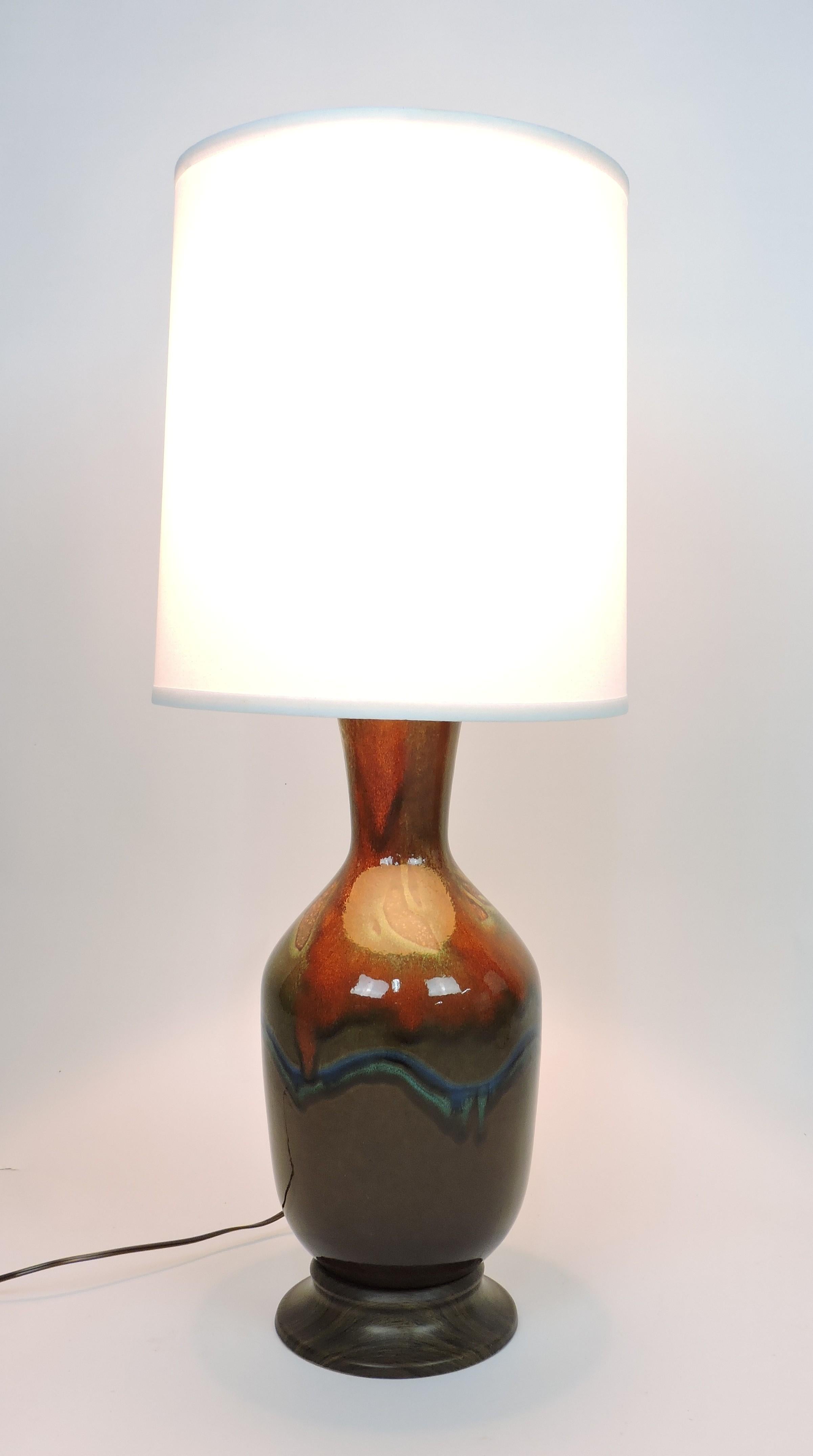 Mid Century Modern Drip Glaze Ceramic Table Lamp In Good Condition For Sale In Chesterfield, NJ
