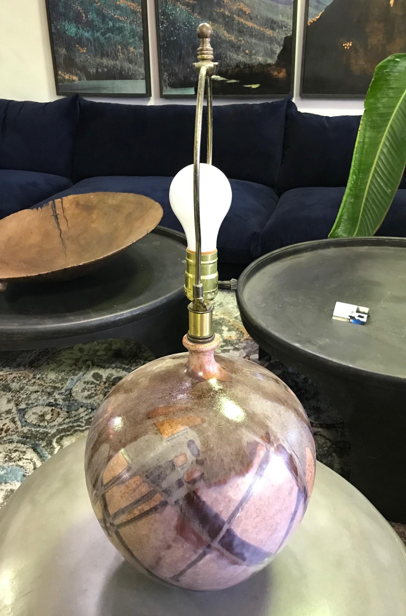 Mid-Century Modern Lampe de table en céramique du studio Drip Glaze moderne du milieu du siècle dernier en vente