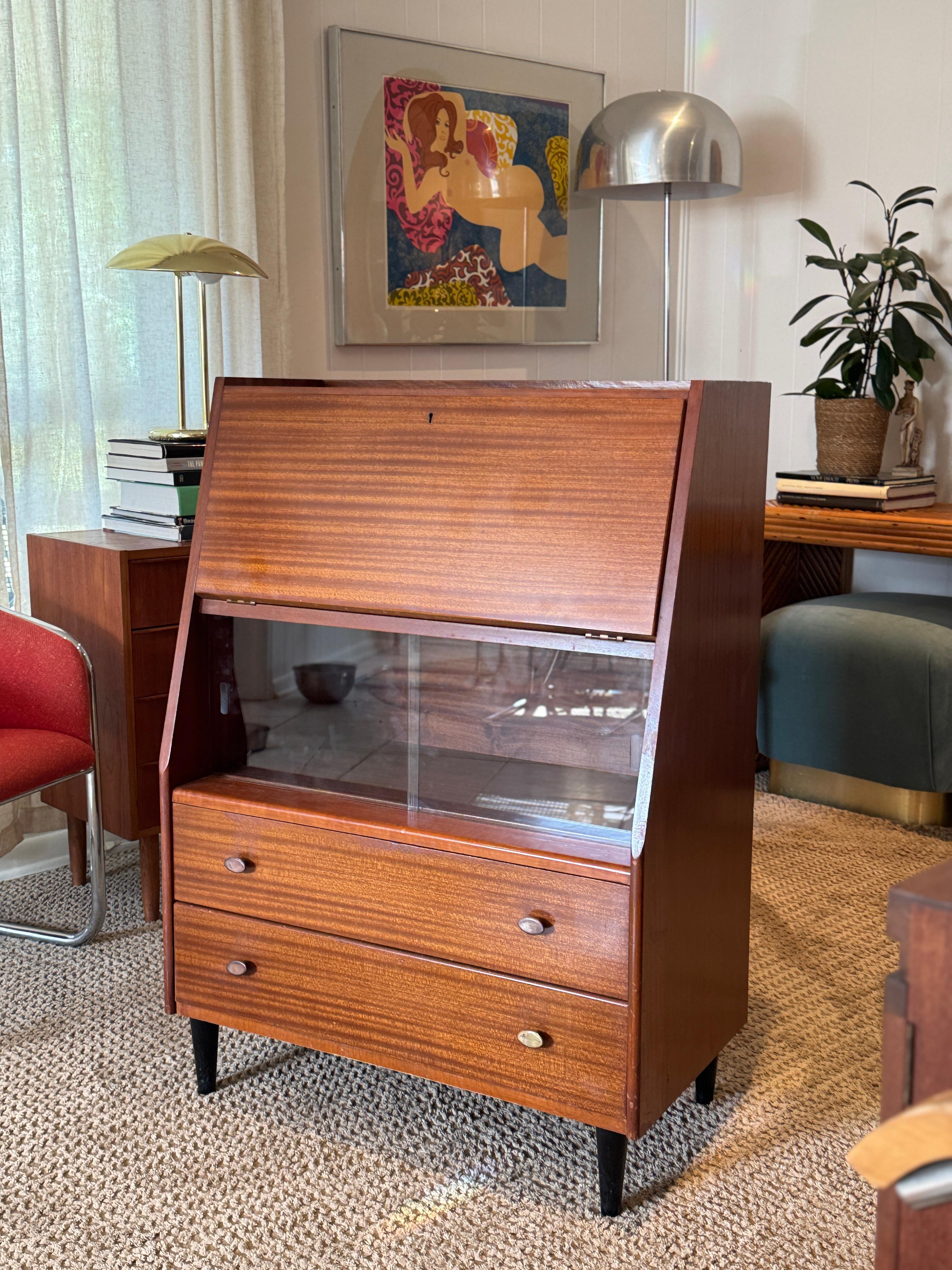 Mid-Century Modern Meuble de bureau moderne du milieu du siècle dernier, fabriqué par Lebus, vers les années 1960. en vente