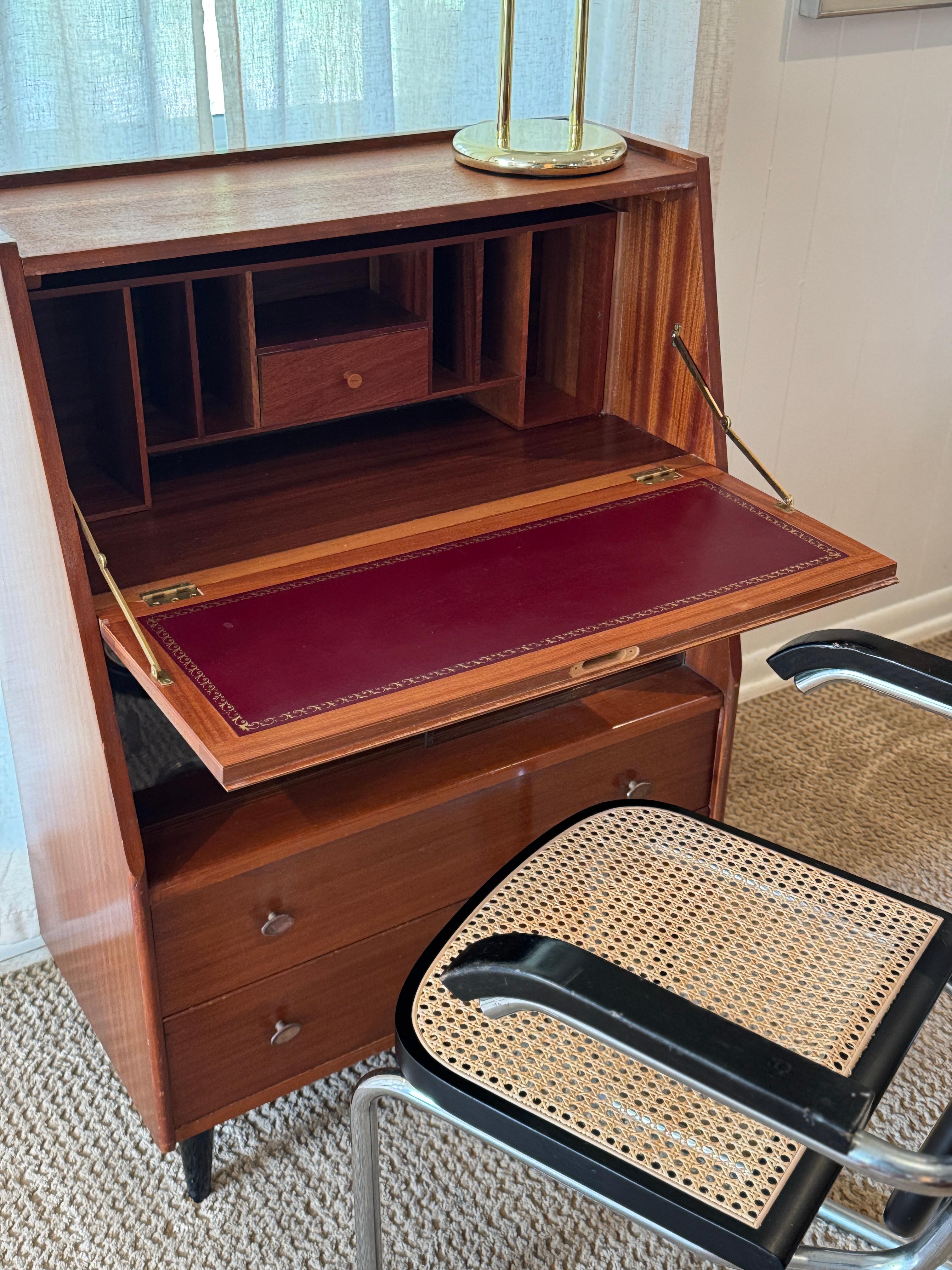 Meuble de bureau moderne du milieu du siècle dernier, fabriqué par Lebus, vers les années 1960. Bon état - En vente à Houston, TX