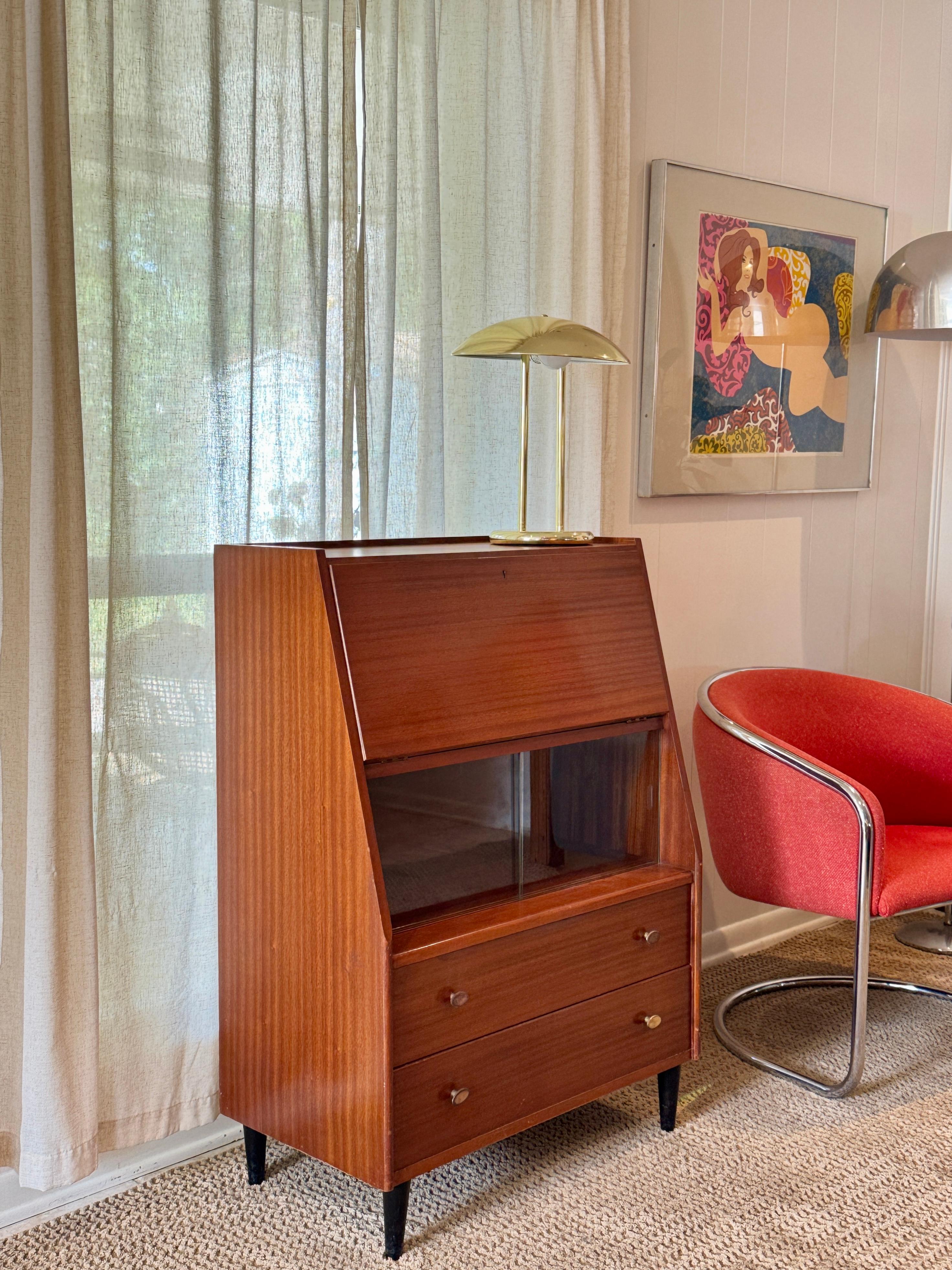 Teck Meuble de bureau moderne du milieu du siècle dernier, fabriqué par Lebus, vers les années 1960. en vente