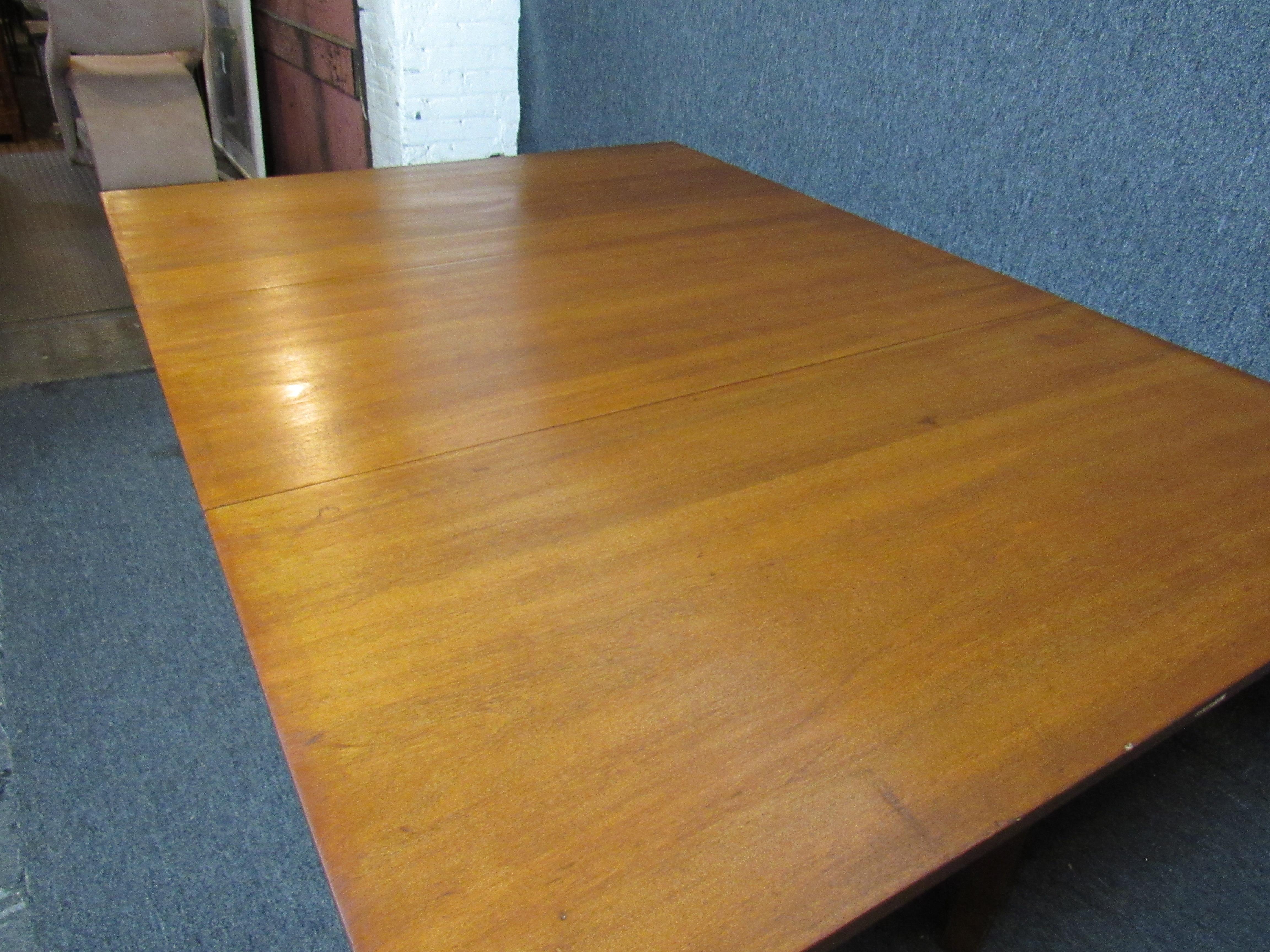 Wood Mid-Century Modern Drop Leaf Dining Table For Sale