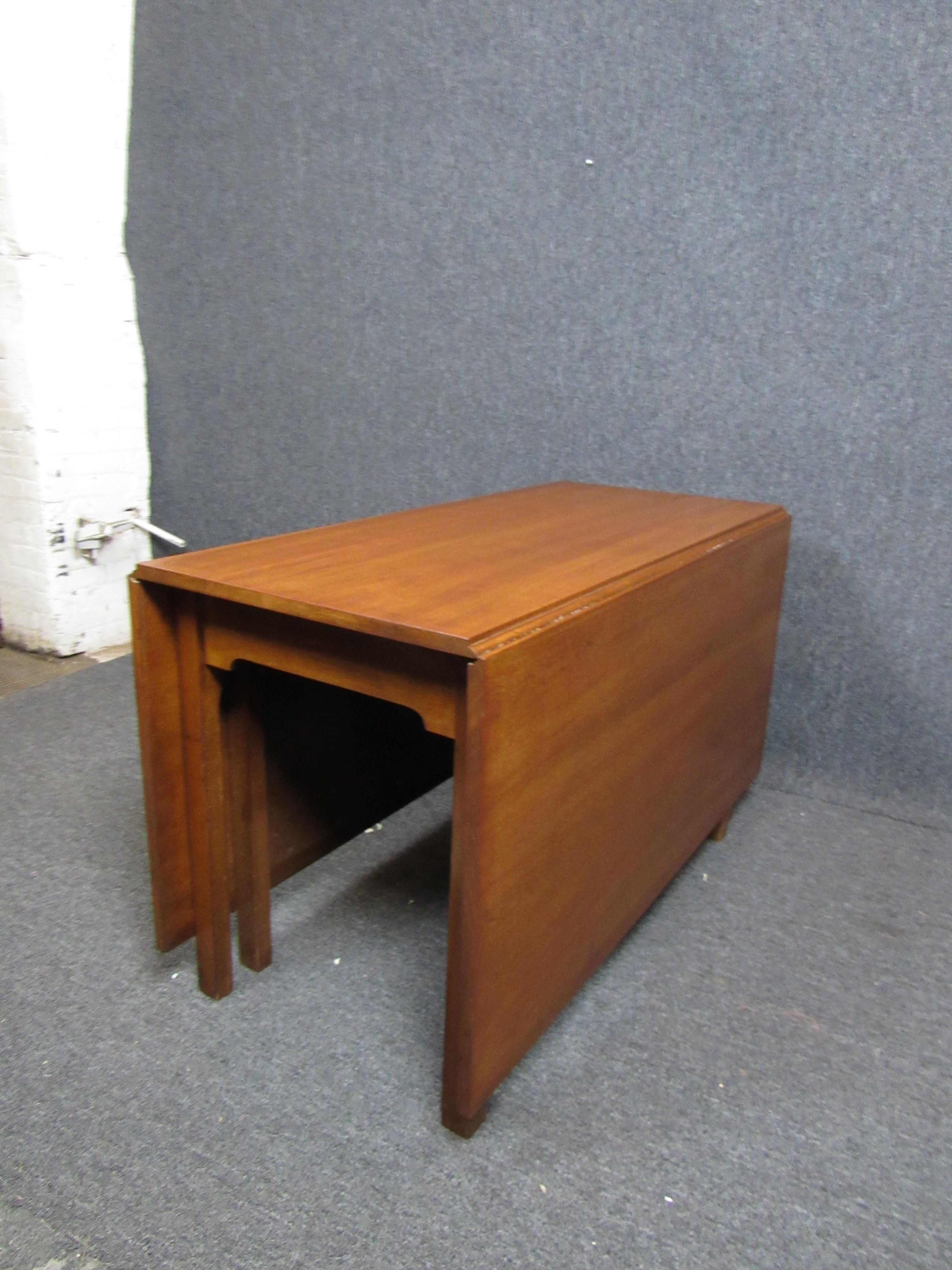 Mid-Century Modern Drop Leaf Dining Table For Sale 2