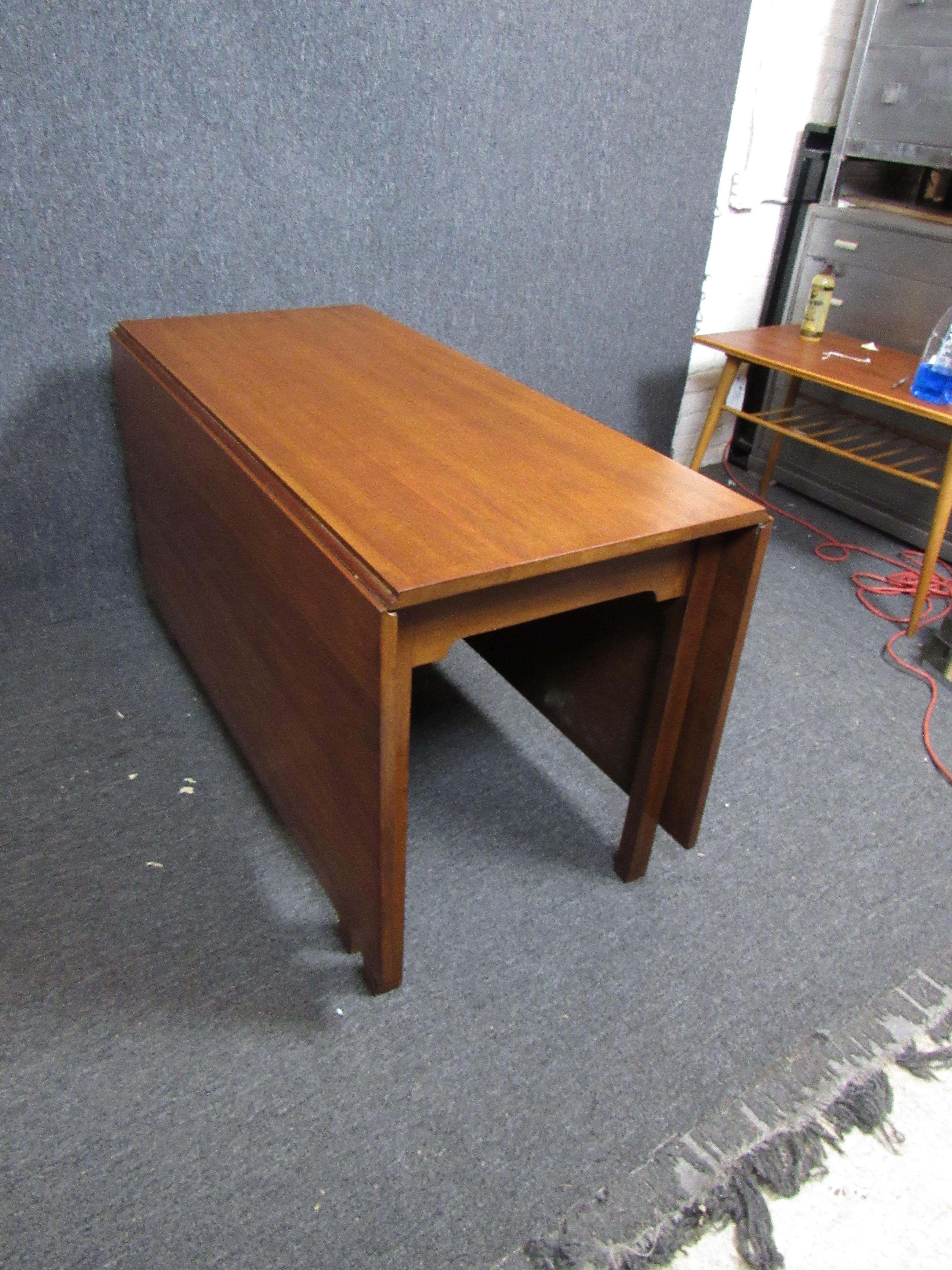Mid-Century Modern Drop Leaf Dining Table For Sale 3