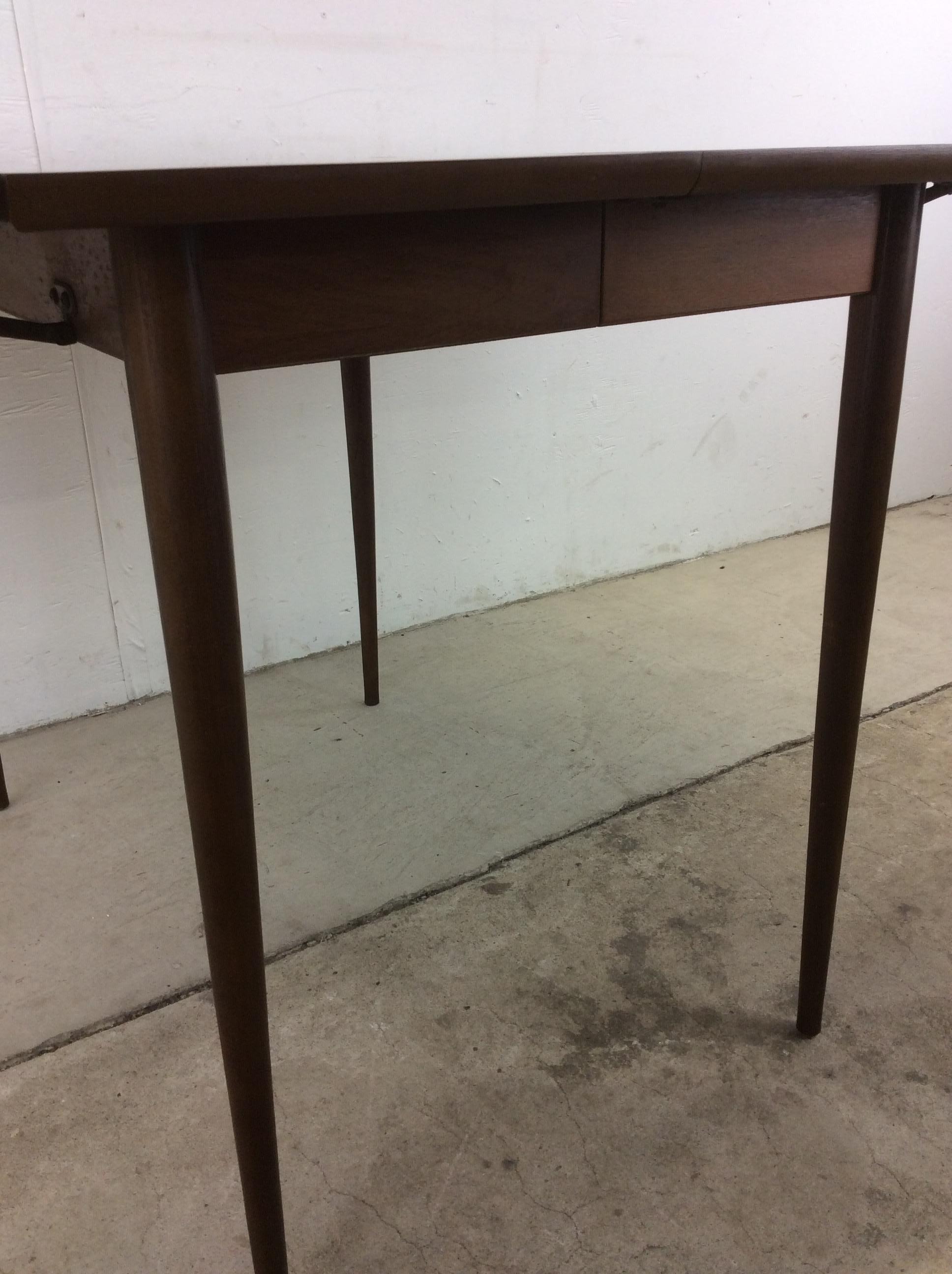 Mid-Century Modern Drop Leaf Dining Table with 3 Leafs In Good Condition For Sale In Freehold, NJ