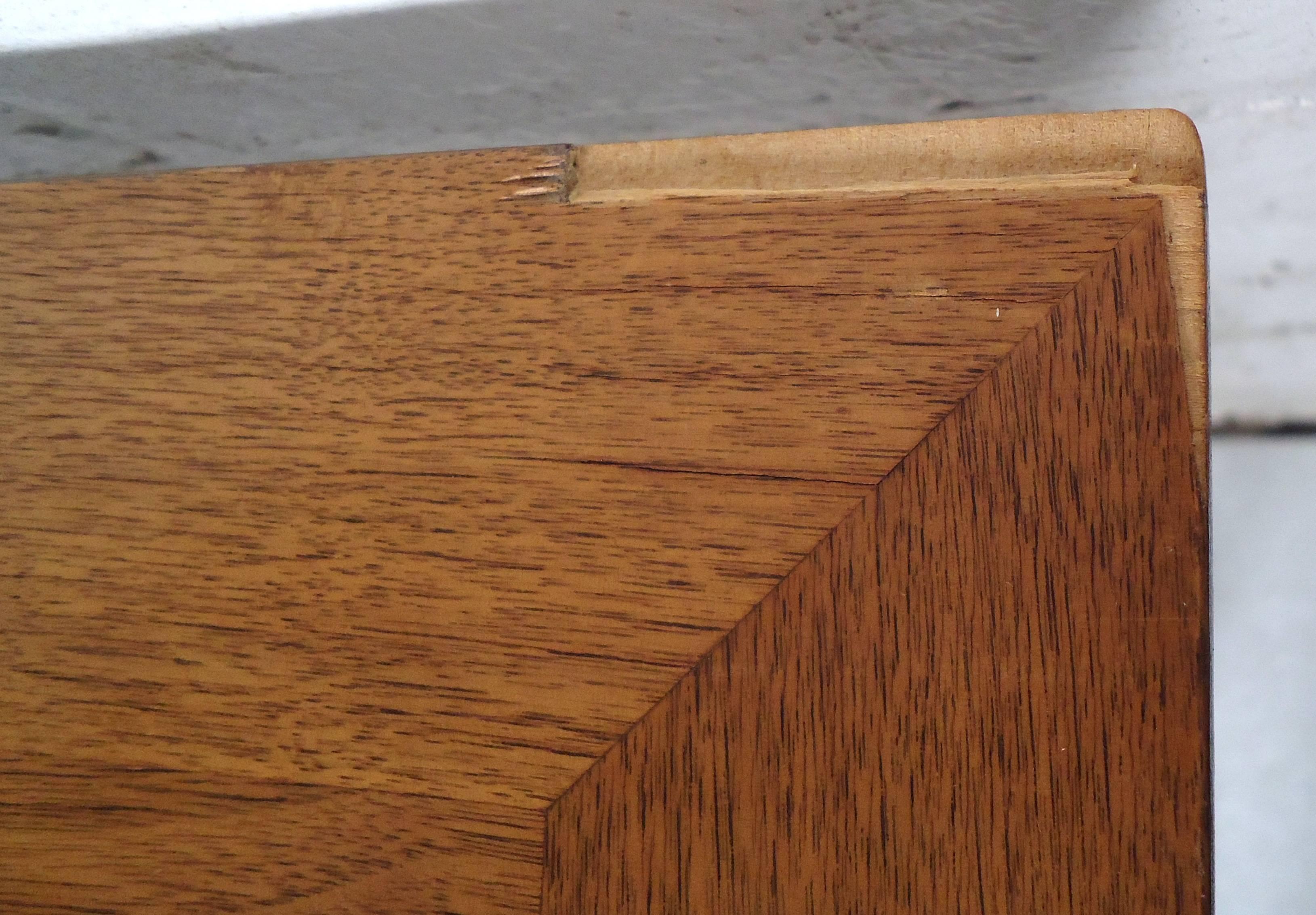 Wood Mid-Century Modern Drop-Leaf Table