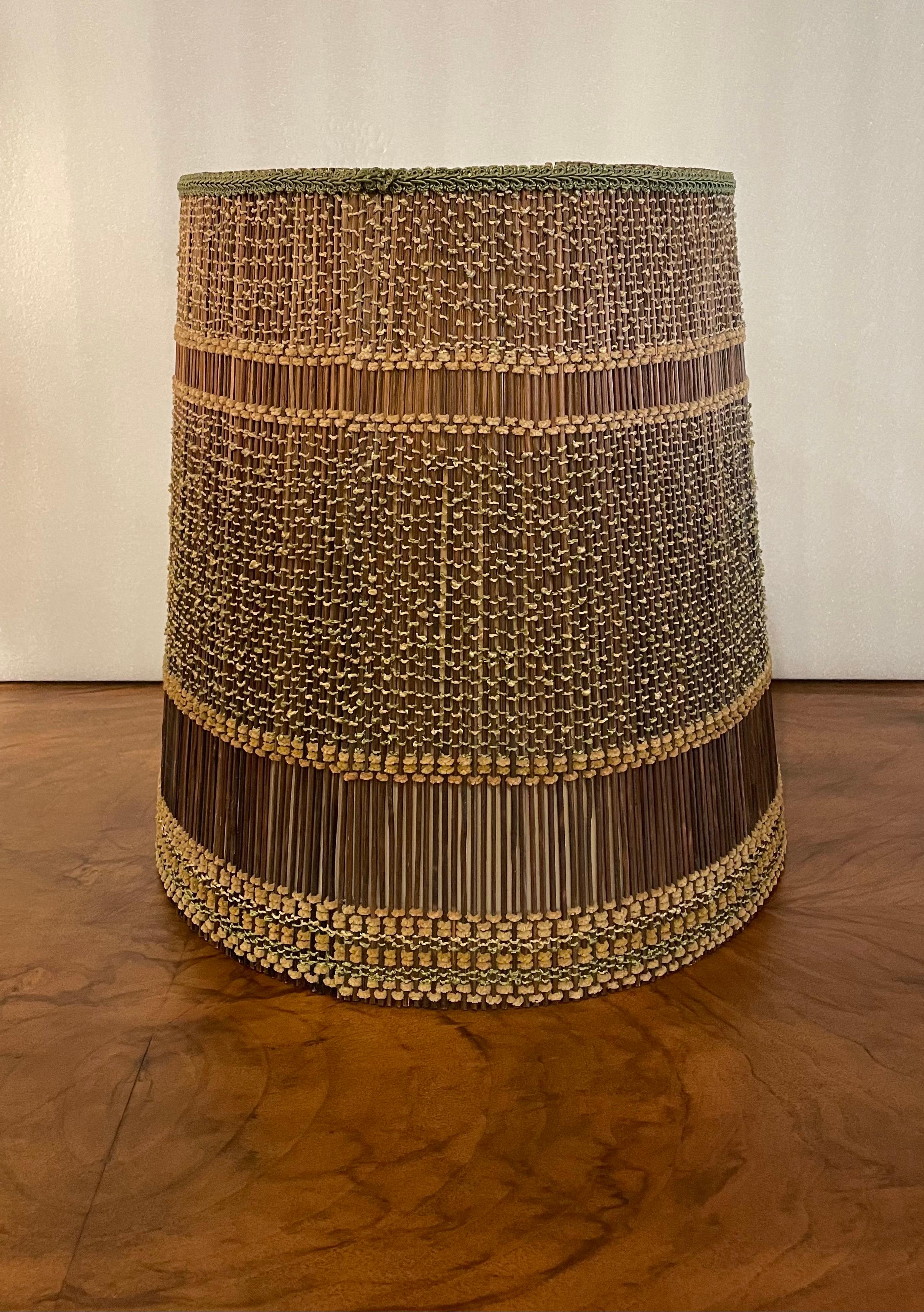 Single textured lampshade by Maria Kipp. Wood & Fabric. The outside looks good but the inner plastic its cracked and missing pieces doesnt affect the structure but needs to be mentioned the shade its sold AS/IS condition.

Measures: Top is: 13