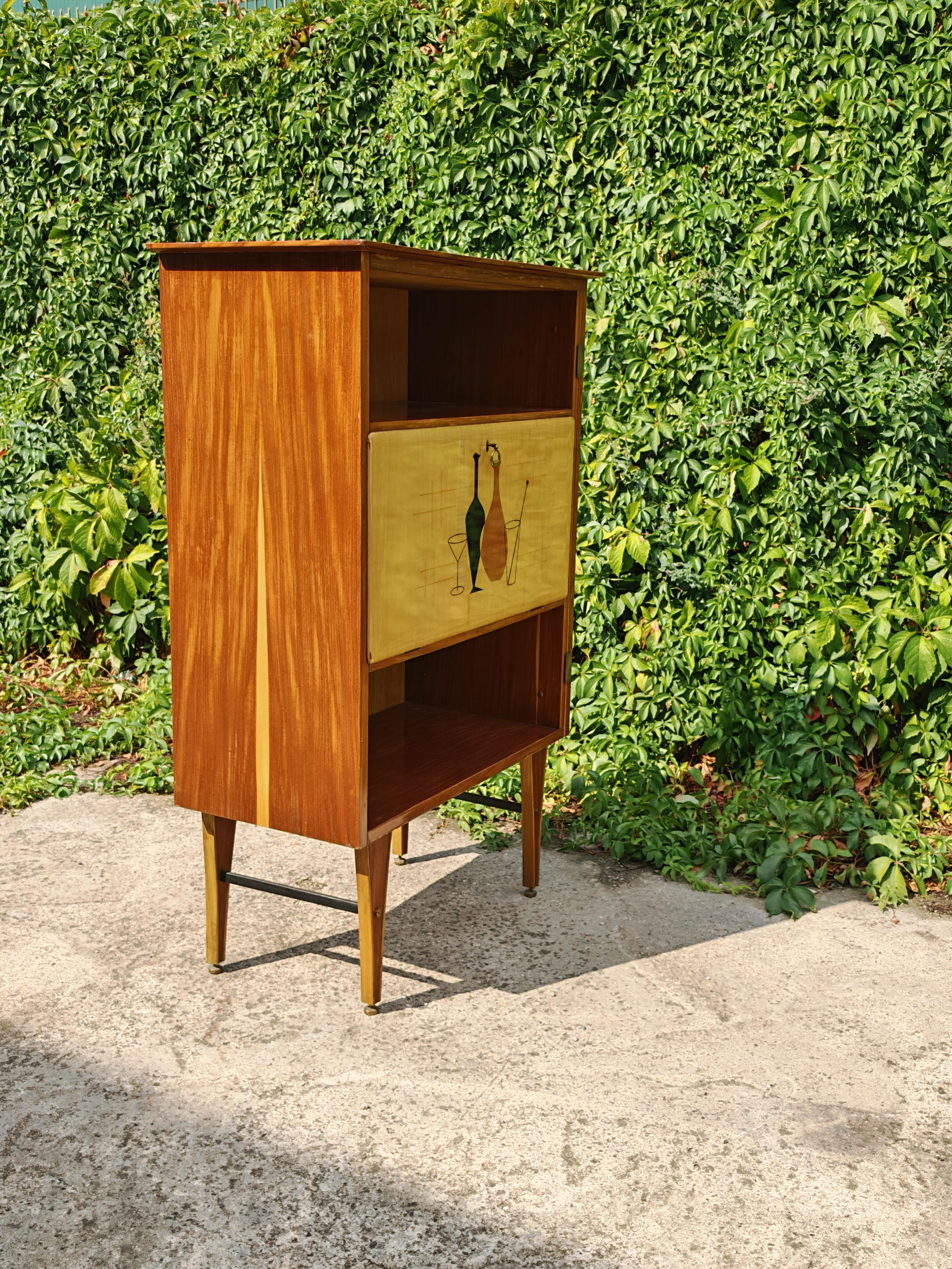 Mid Century Modern Dry Bar Cabinet done in mahogany, Italy 1950s For Sale 4