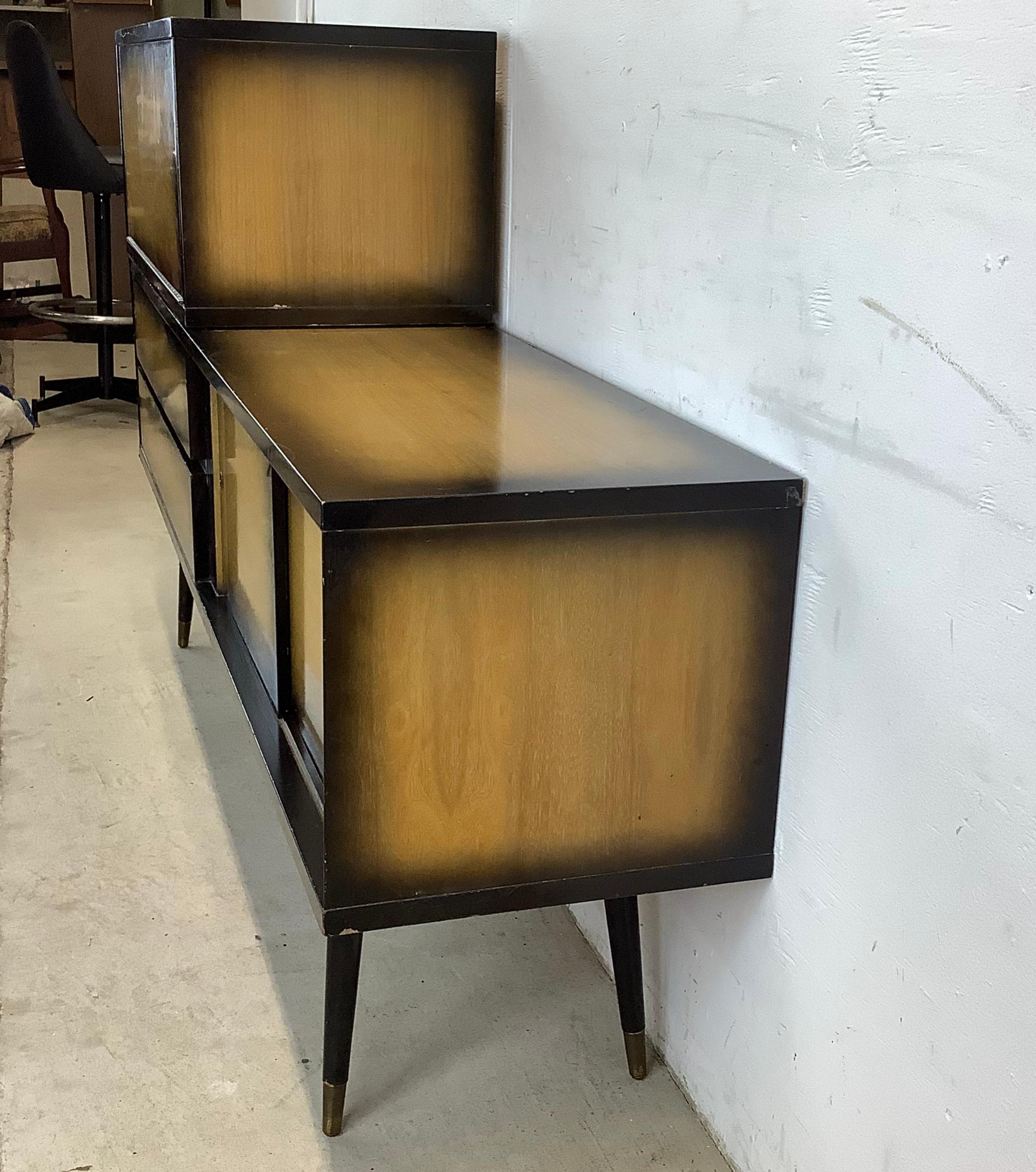 Mid-Century Modern Dry Bar Cabinet In Good Condition In Trenton, NJ