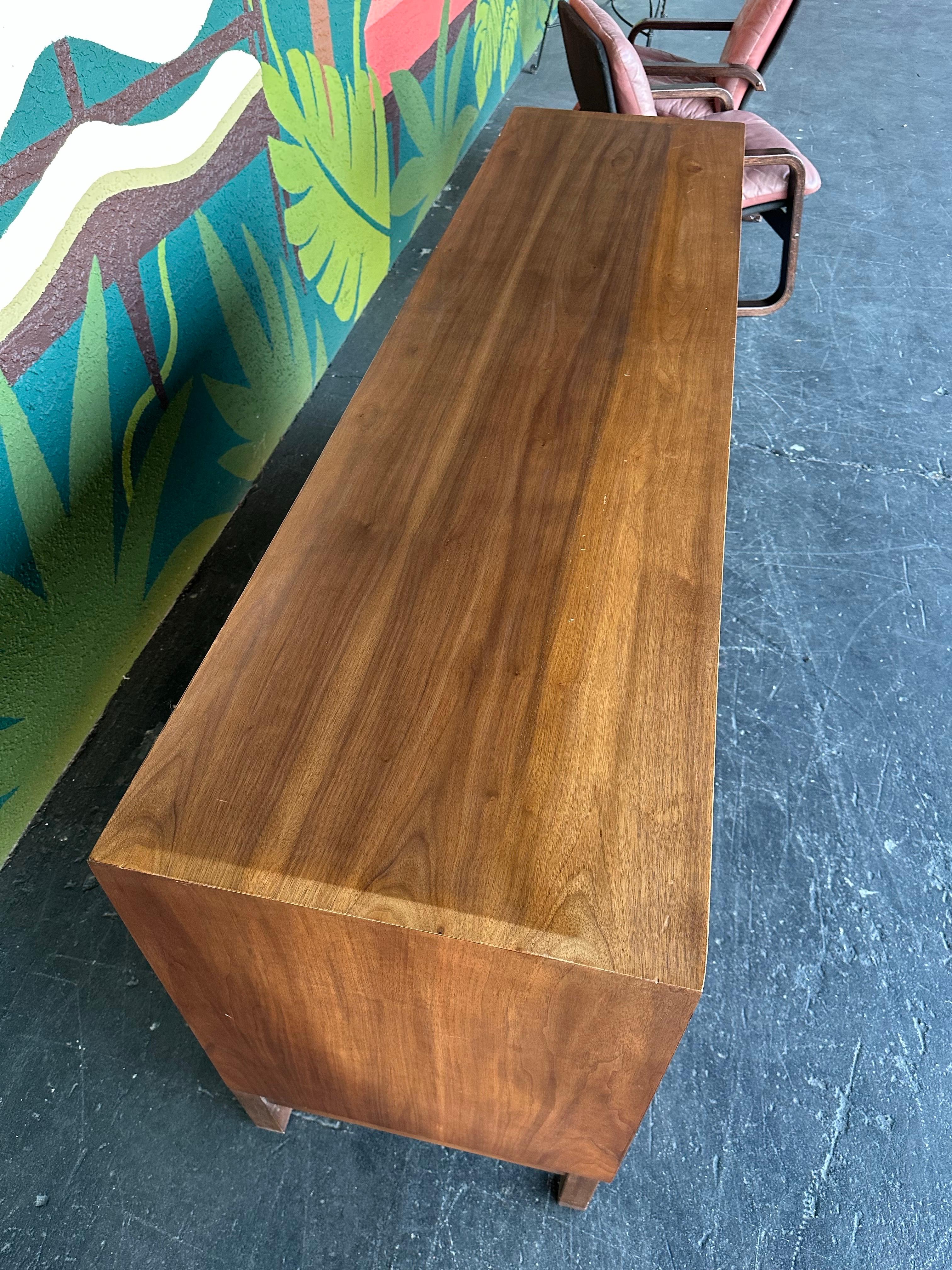 Mid Century Modern Dry Bar Display Cabinet by American of Martinsville 7
