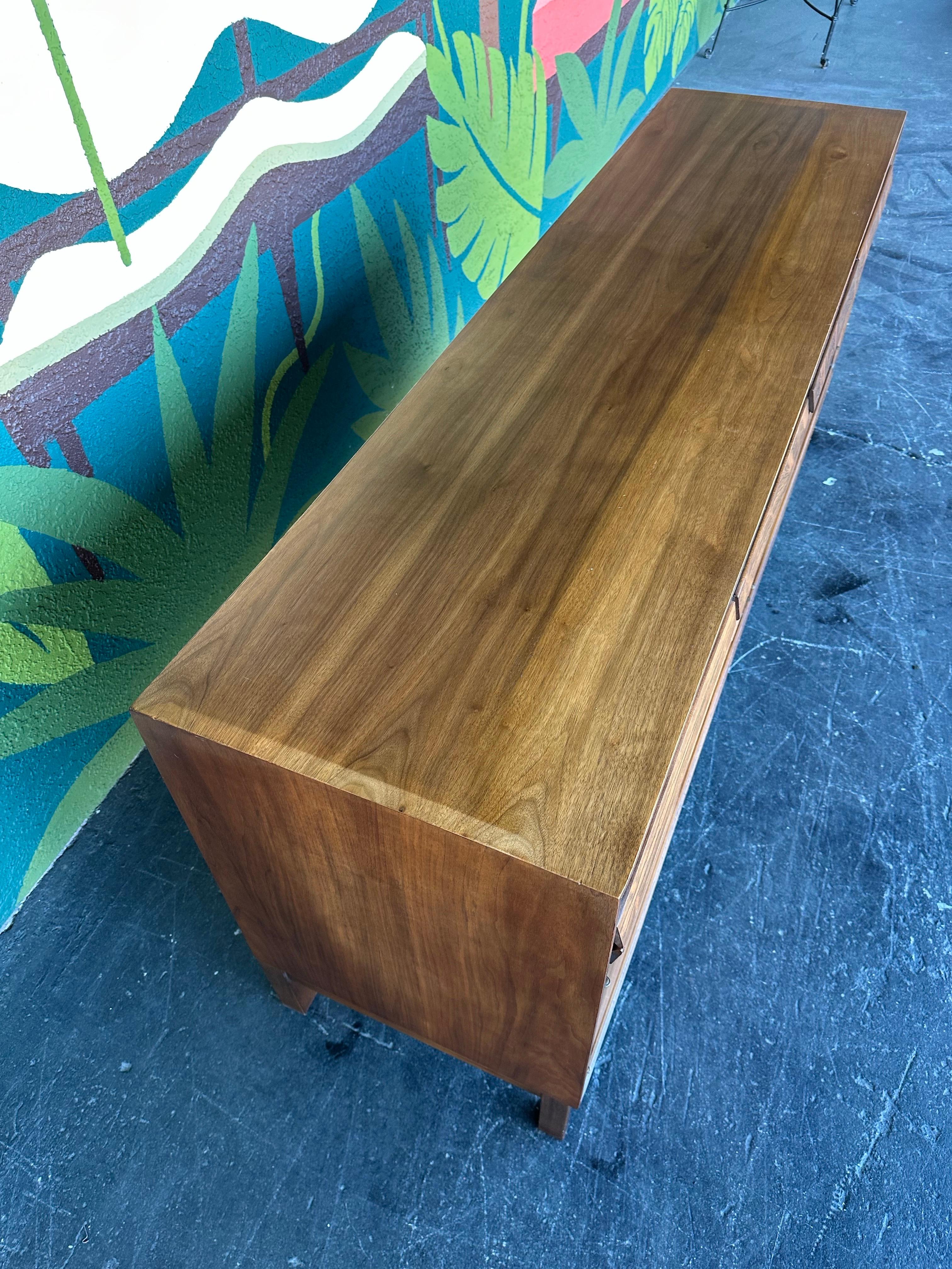 Mid Century Modern Dry Bar Display Cabinet by American of Martinsville 12
