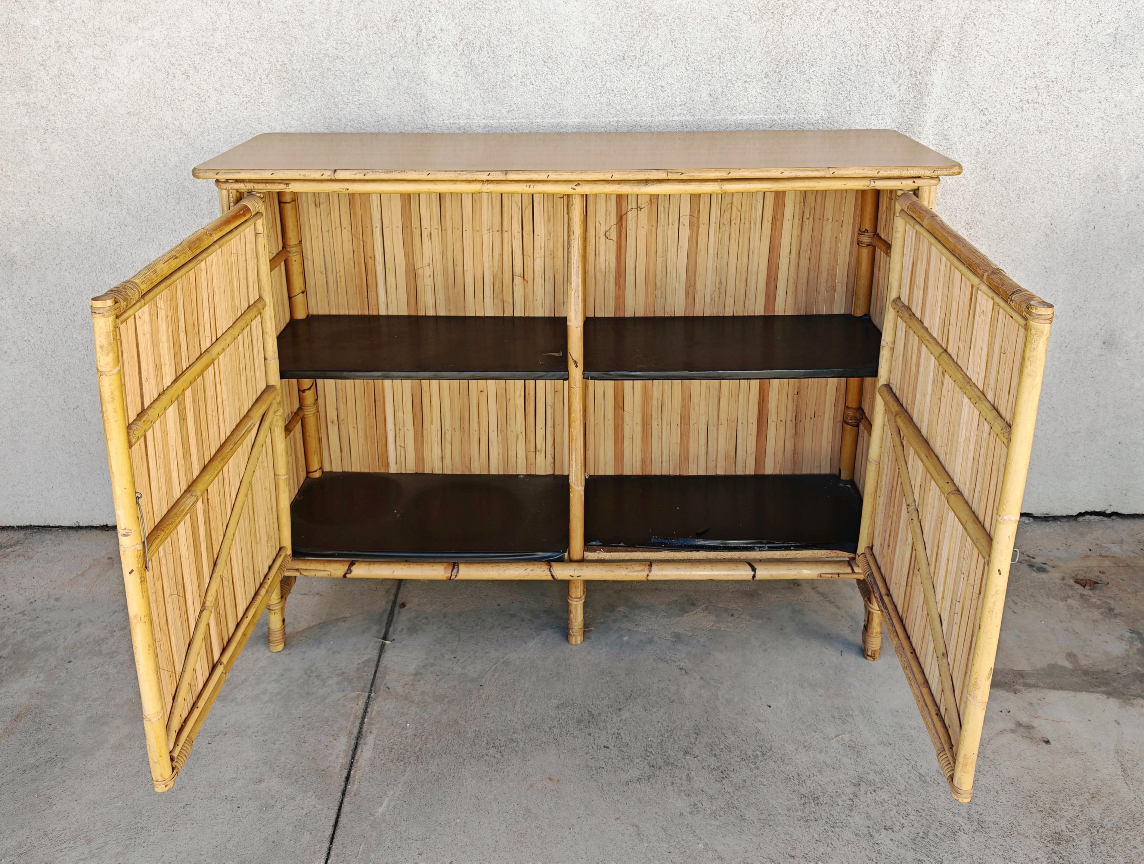 Mid Century Modern Dry Bar done in bamboo, design attr. to Tito Agnoli For Sale 4