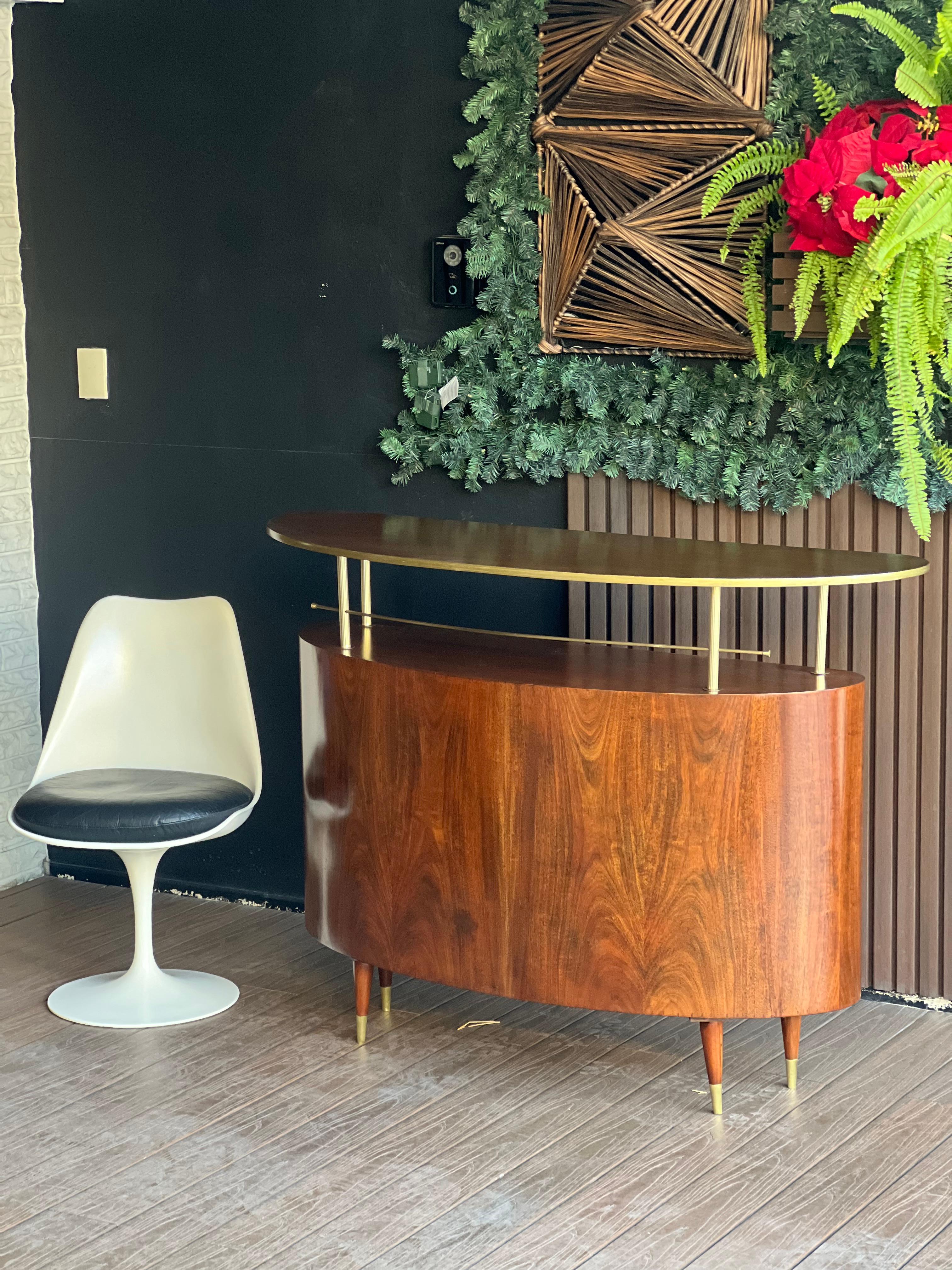 Le bar mi-siècle moderne 7