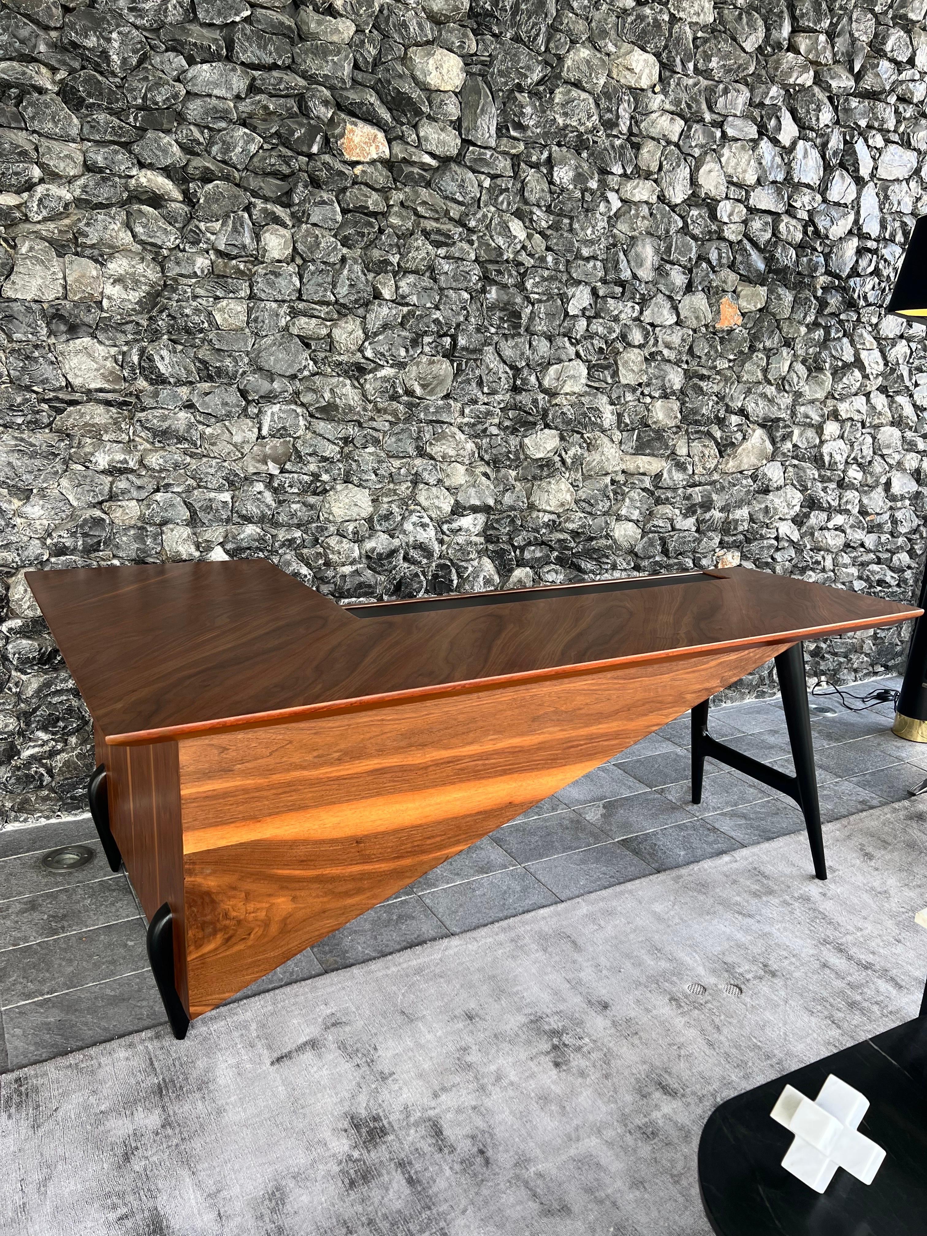 One of the best pieces we have had in our gallery, this bar from the early sixties was originally made of walnut wood and with a polyester finish cover, sadly we had to replace the cover with walnut veneered plywood, the rest, fronts, sides , frames