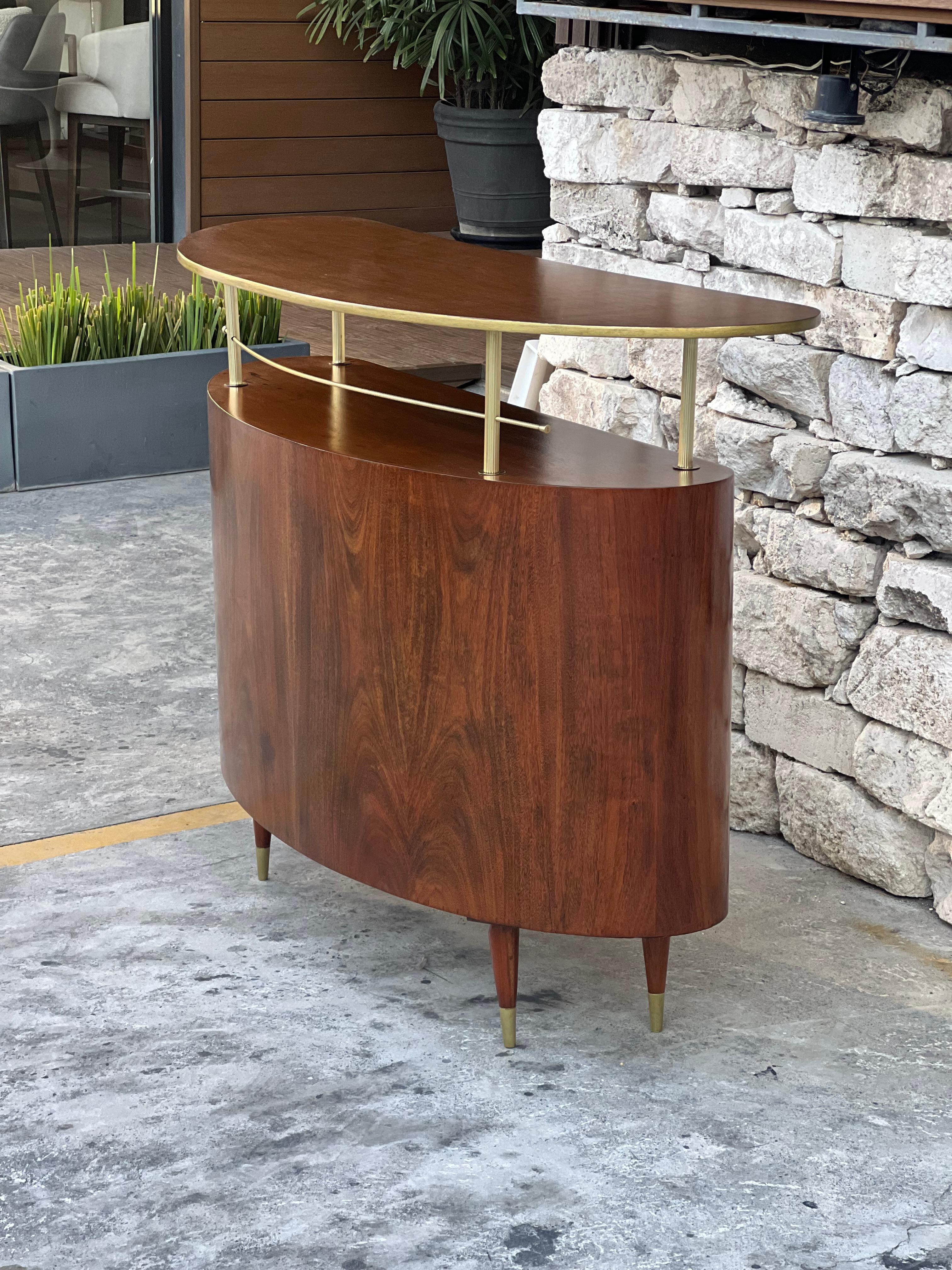 Mid-Century Modern Le bar mi-siècle moderne