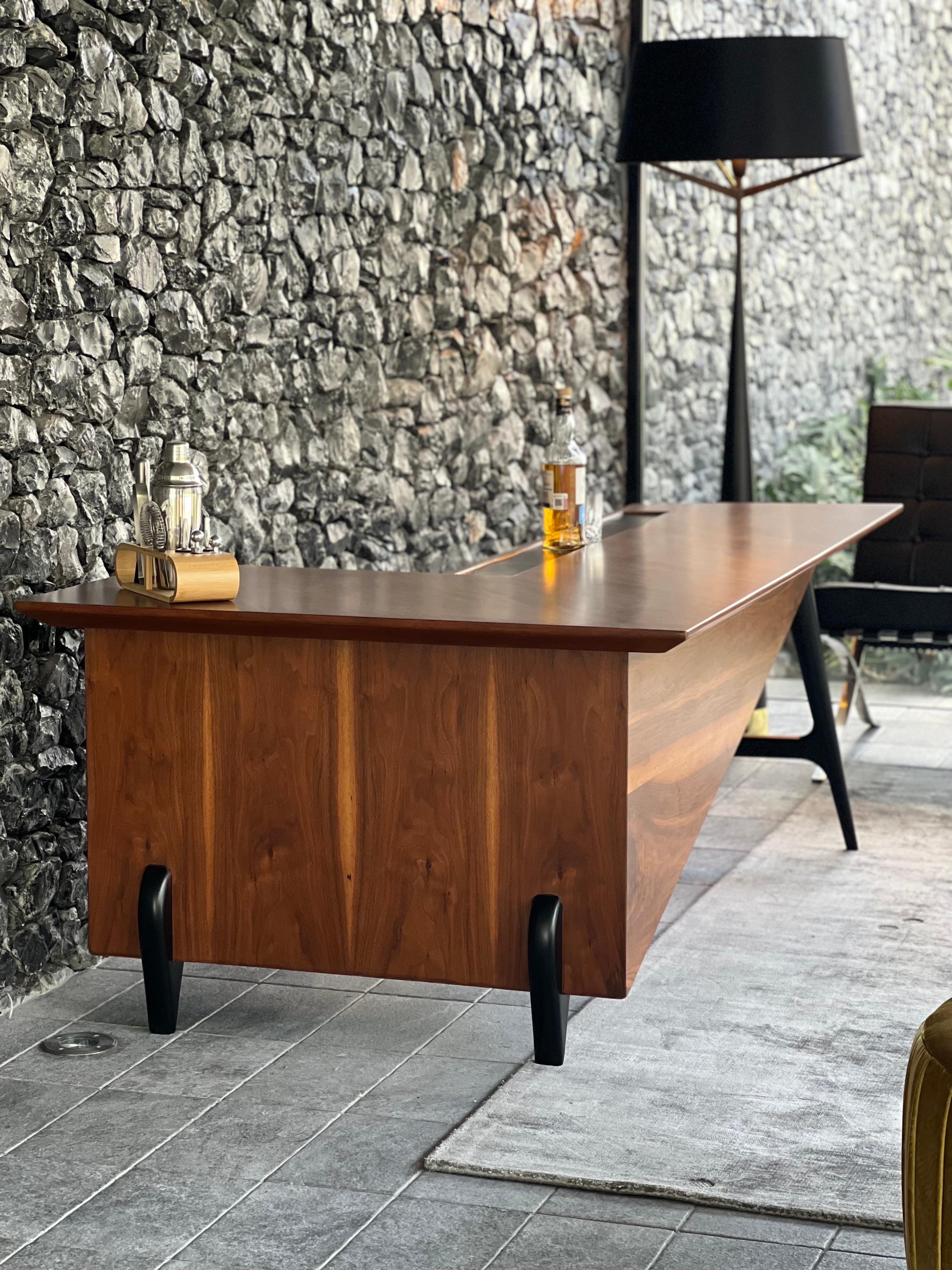 Mid-Century Modern Dry Bar In Good Condition For Sale In San Pedro Garza Garcia, Nuevo Leon