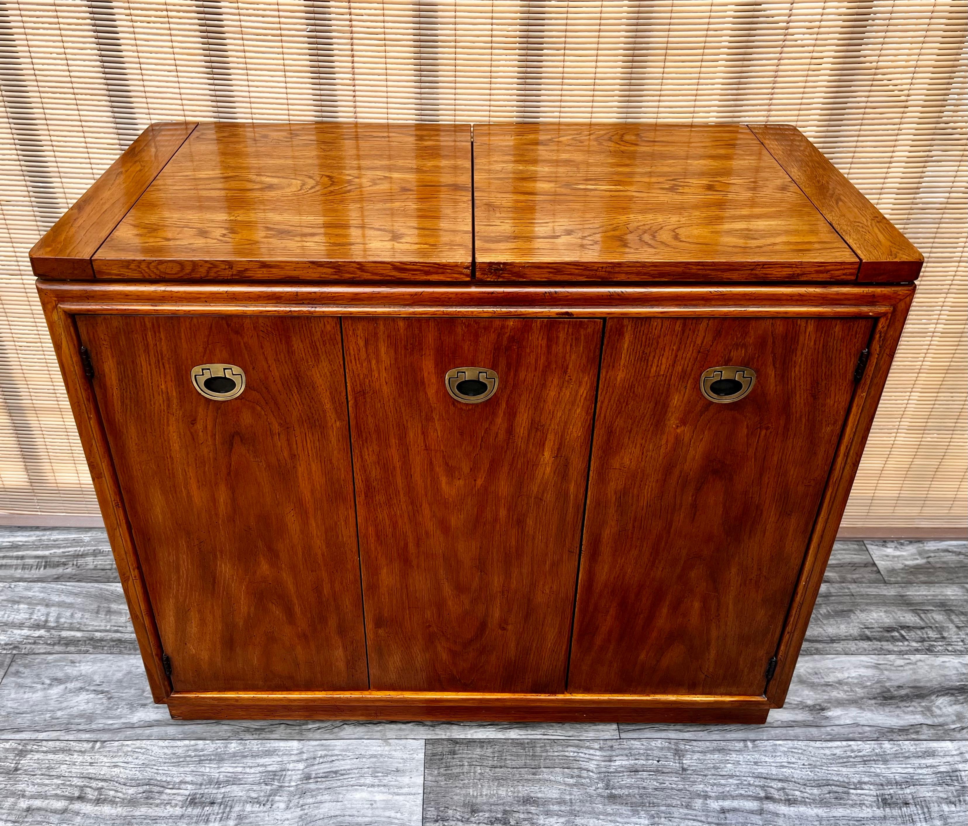 Mid-Century moderno Carrello bar/server moderno di metà secolo di Drexel Furniture, circa 1960 in vendita