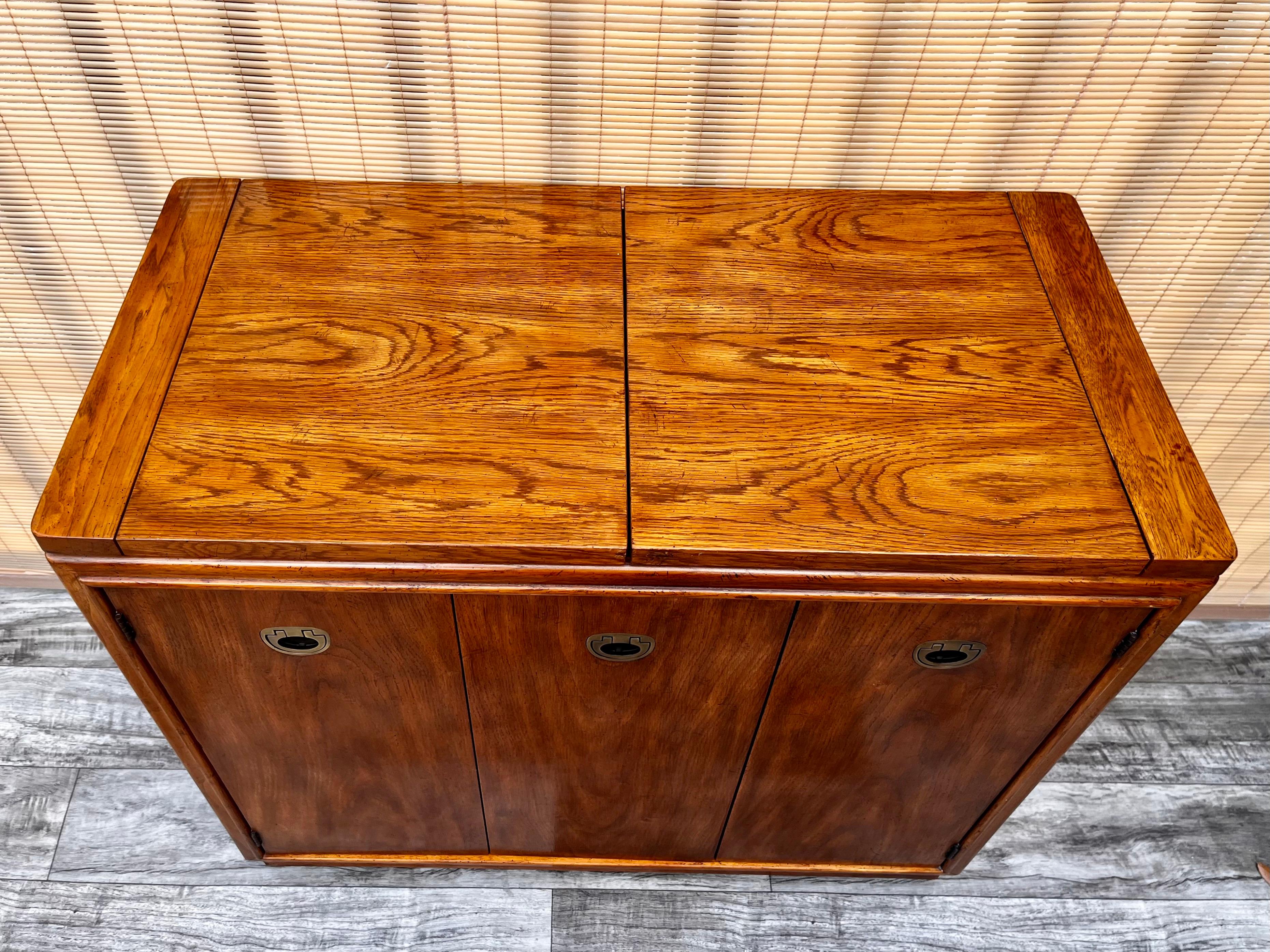 Americano Carrello bar/server moderno di metà secolo di Drexel Furniture, circa 1960 in vendita
