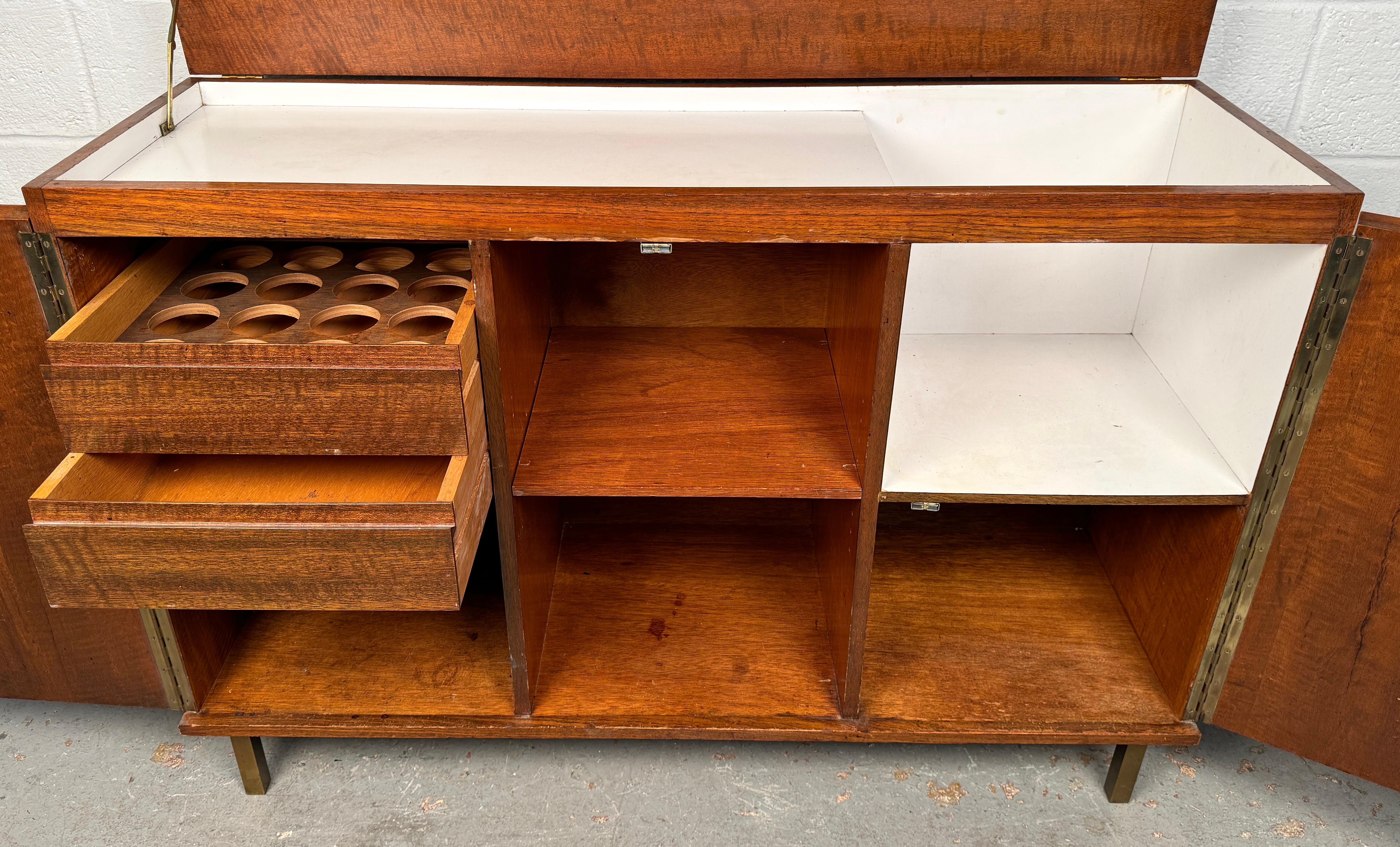 Buffet de bar à sec moderne du milieu du siècle en vente 4