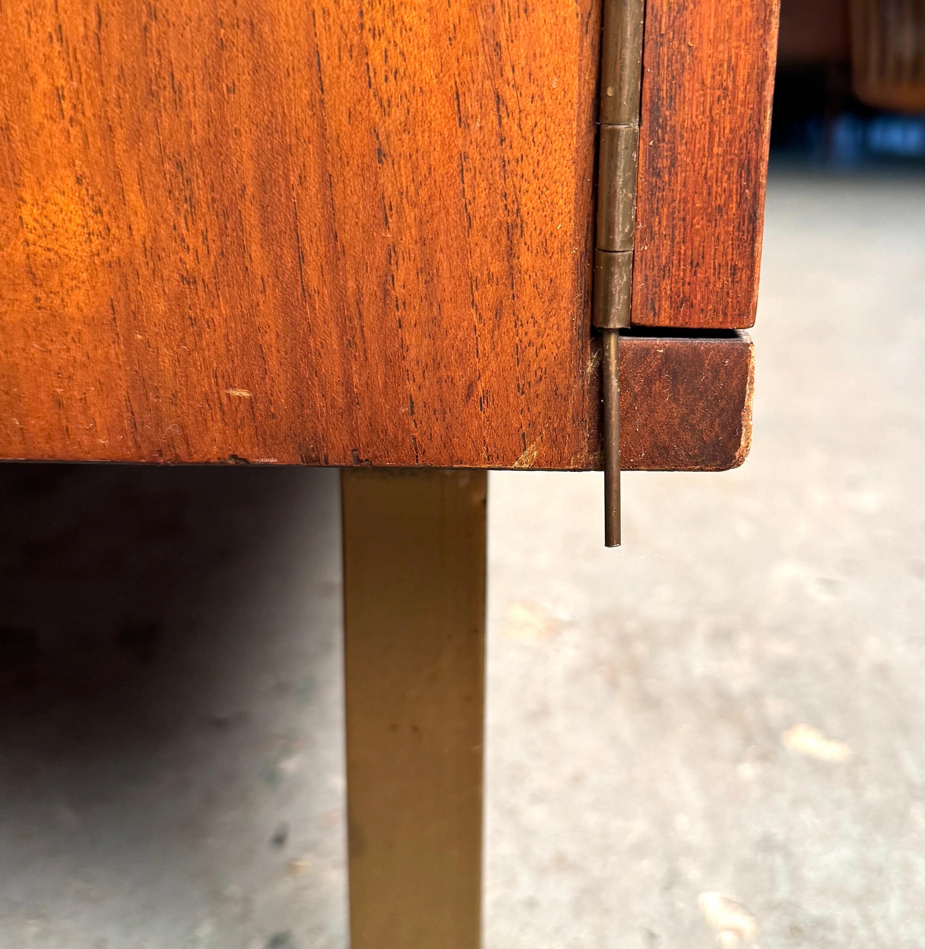 Buffet de bar à sec moderne du milieu du siècle en vente 10