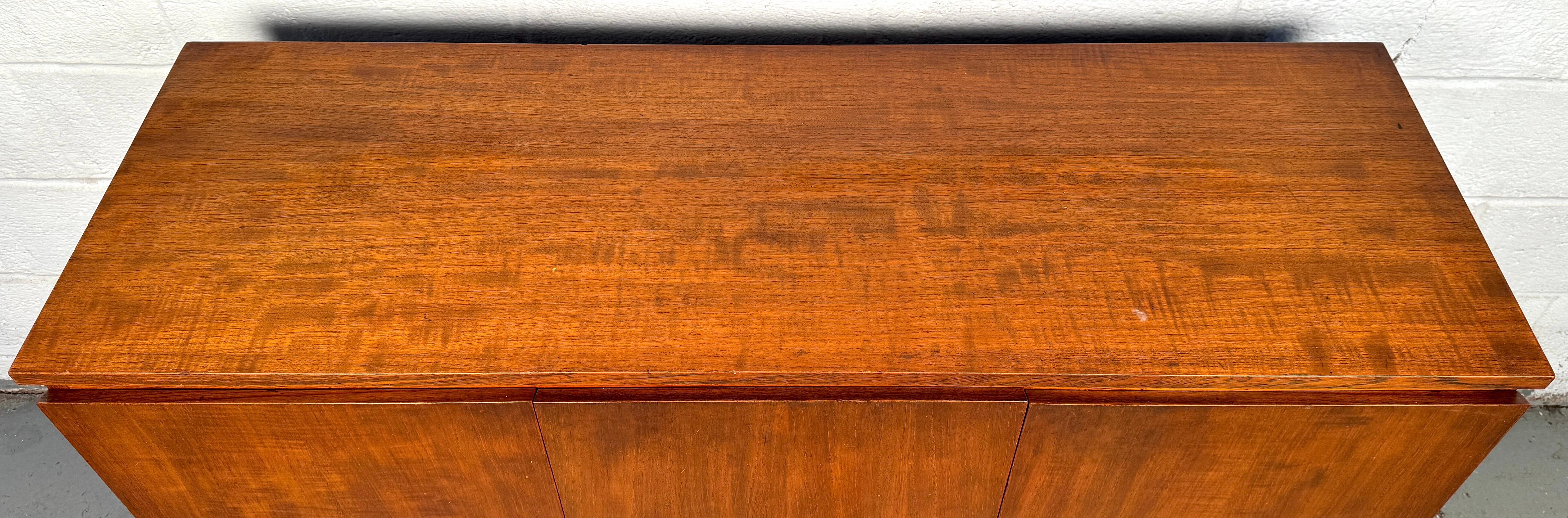 Buffet de bar à sec moderne du milieu du siècle Bon état - En vente à Brooklyn, NY