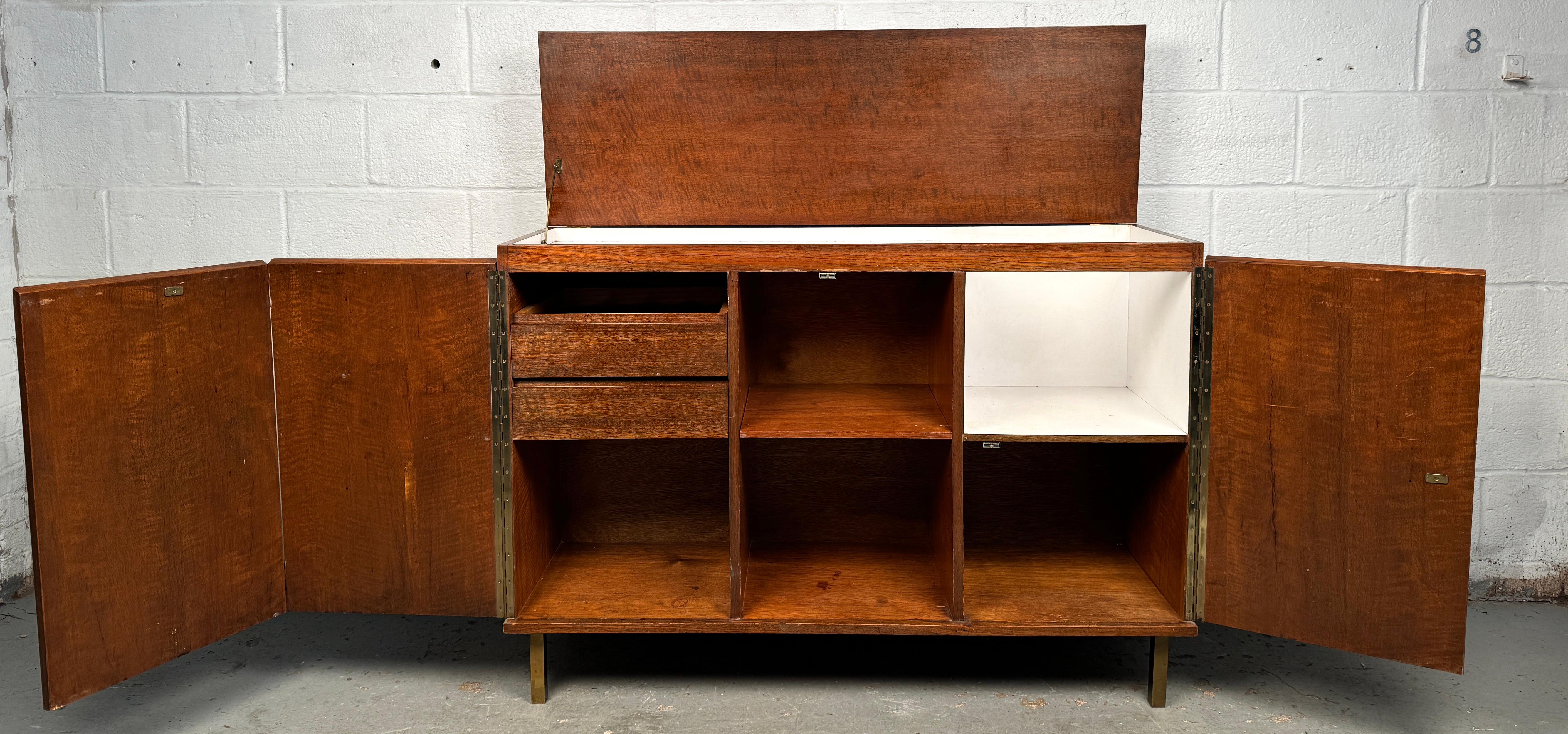 Buffet de bar à sec moderne du milieu du siècle en vente 2