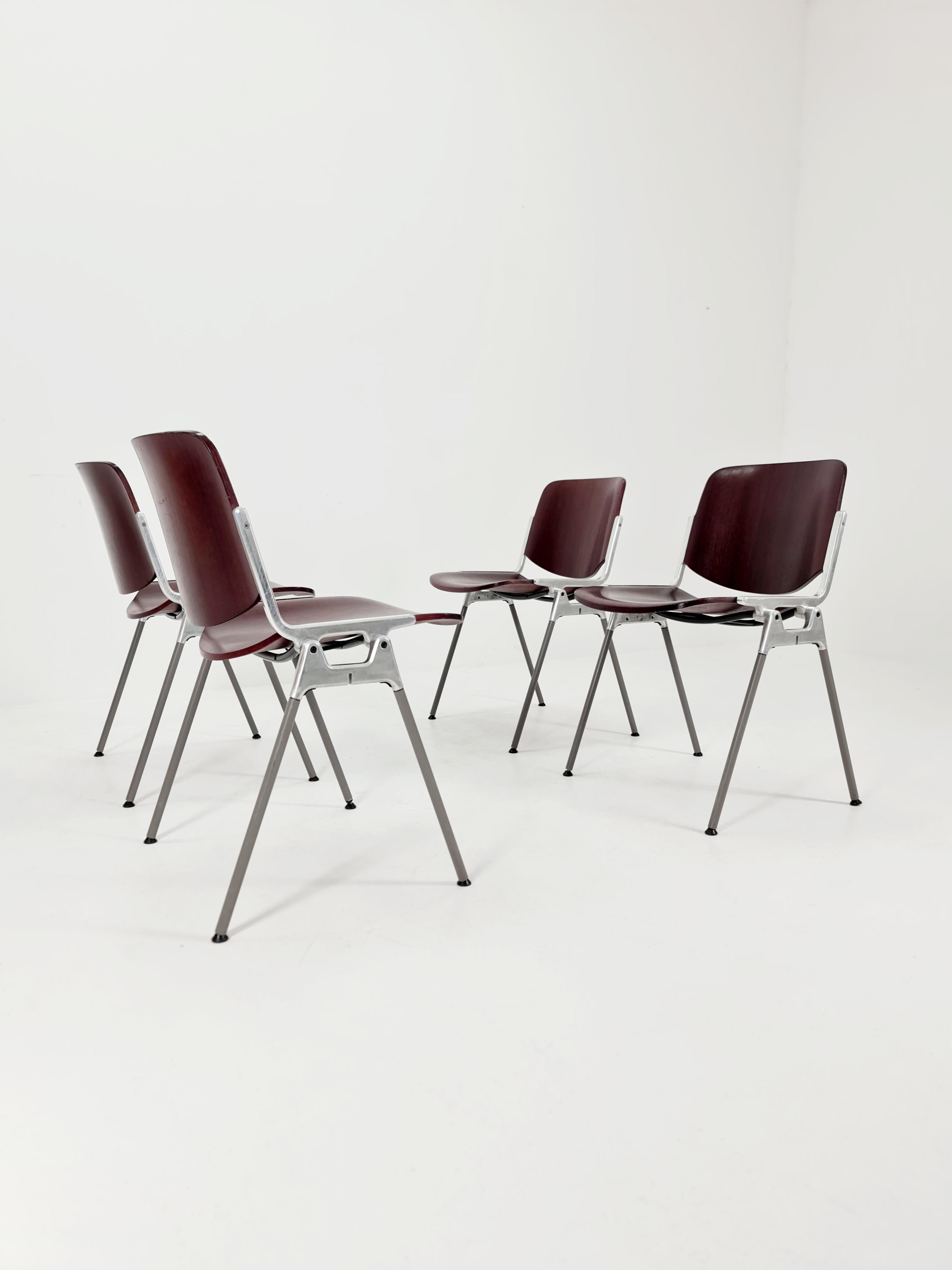 Chaises DSC modernes du milieu du siècle par Giancarlo Piretti pour Anonima Castelli 1970 en vente 3