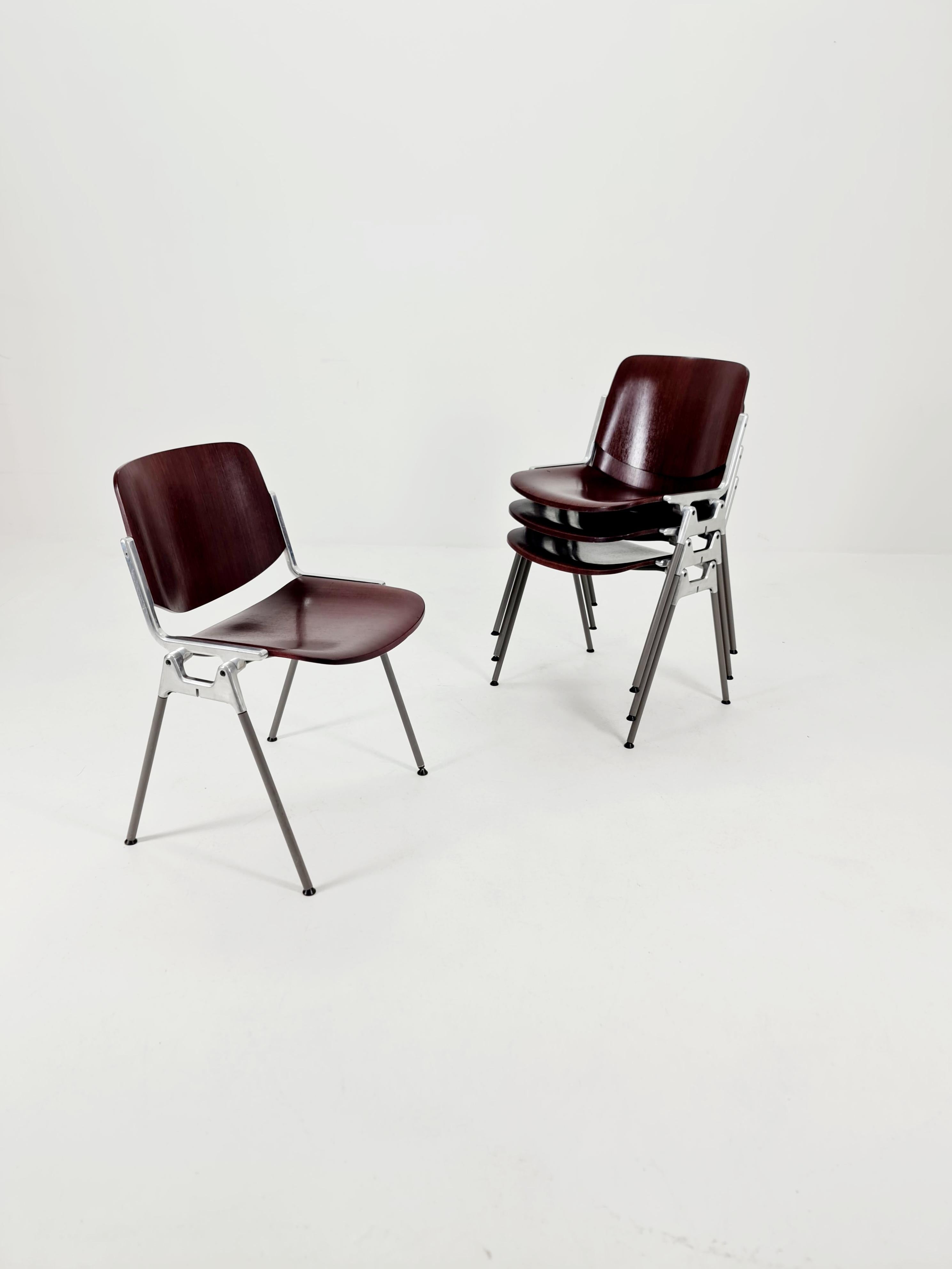 Ensemble de 4 chaises DSC italiennes modernes du milieu du siècle par Giancarlo Piretti pour Castelli / Anonima Castelli, 1970

Chaises DSC italiennes du milieu du siècle dernier Giancarlo Piretti Anonima Castelli, 

Chaises modèle DSC des années